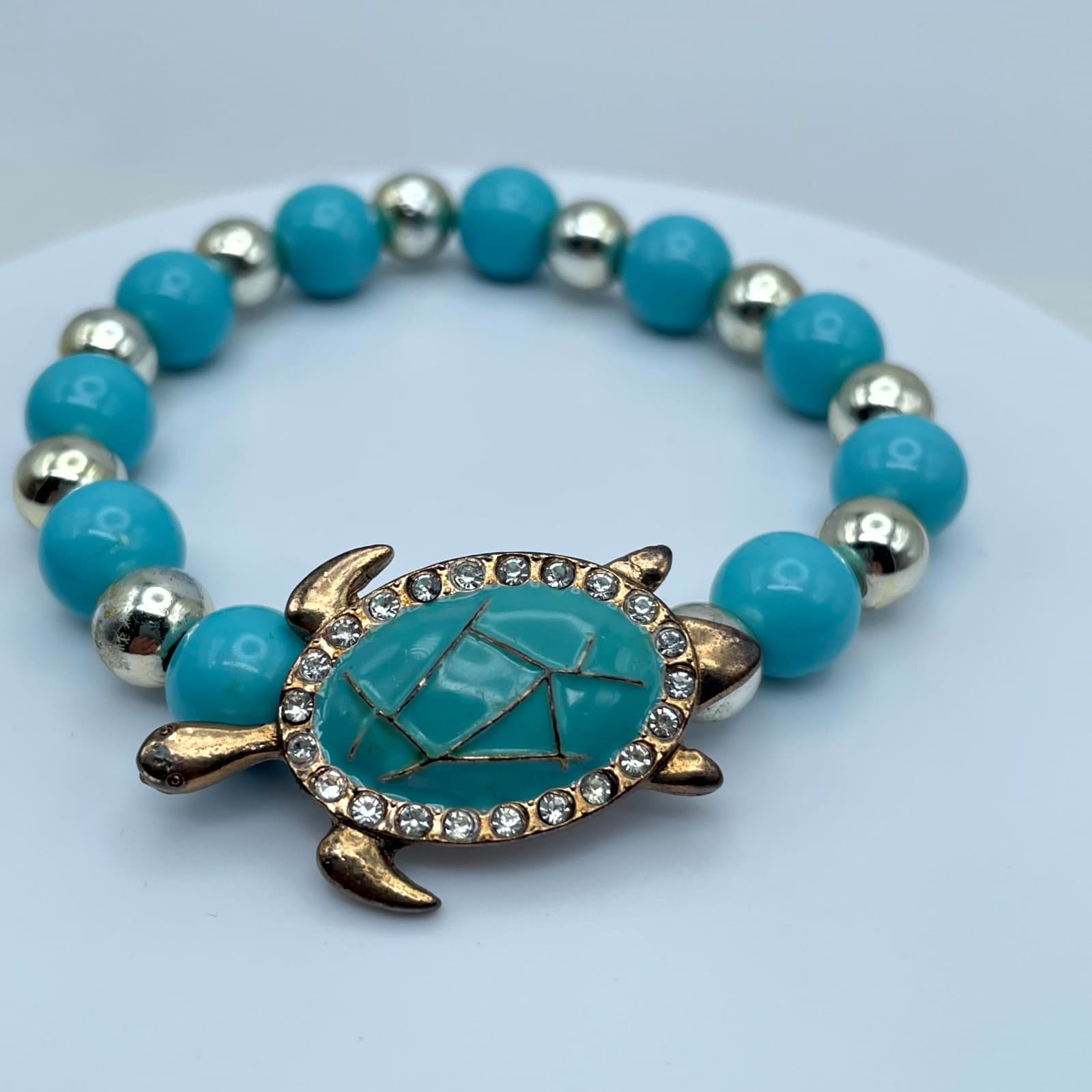 Vintage-Inspired Gold-Tone Beads Sea Turtle Motif Novelty Stretch Bracelet - Image 1