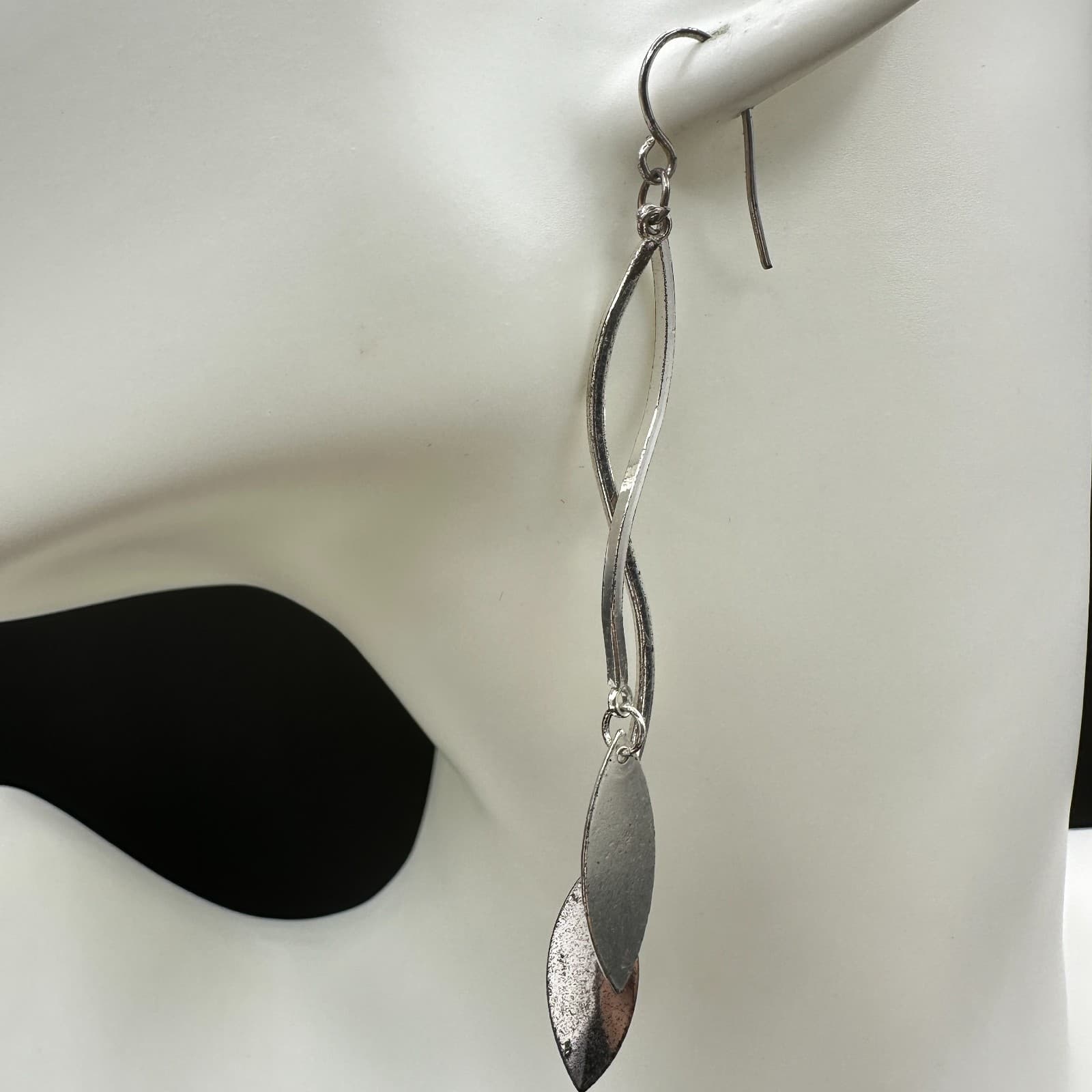 Vintage Silver Tone Long Leaf Dangle Earrings Minimalist Twisted Drop Jewelry - Thumbnail 4