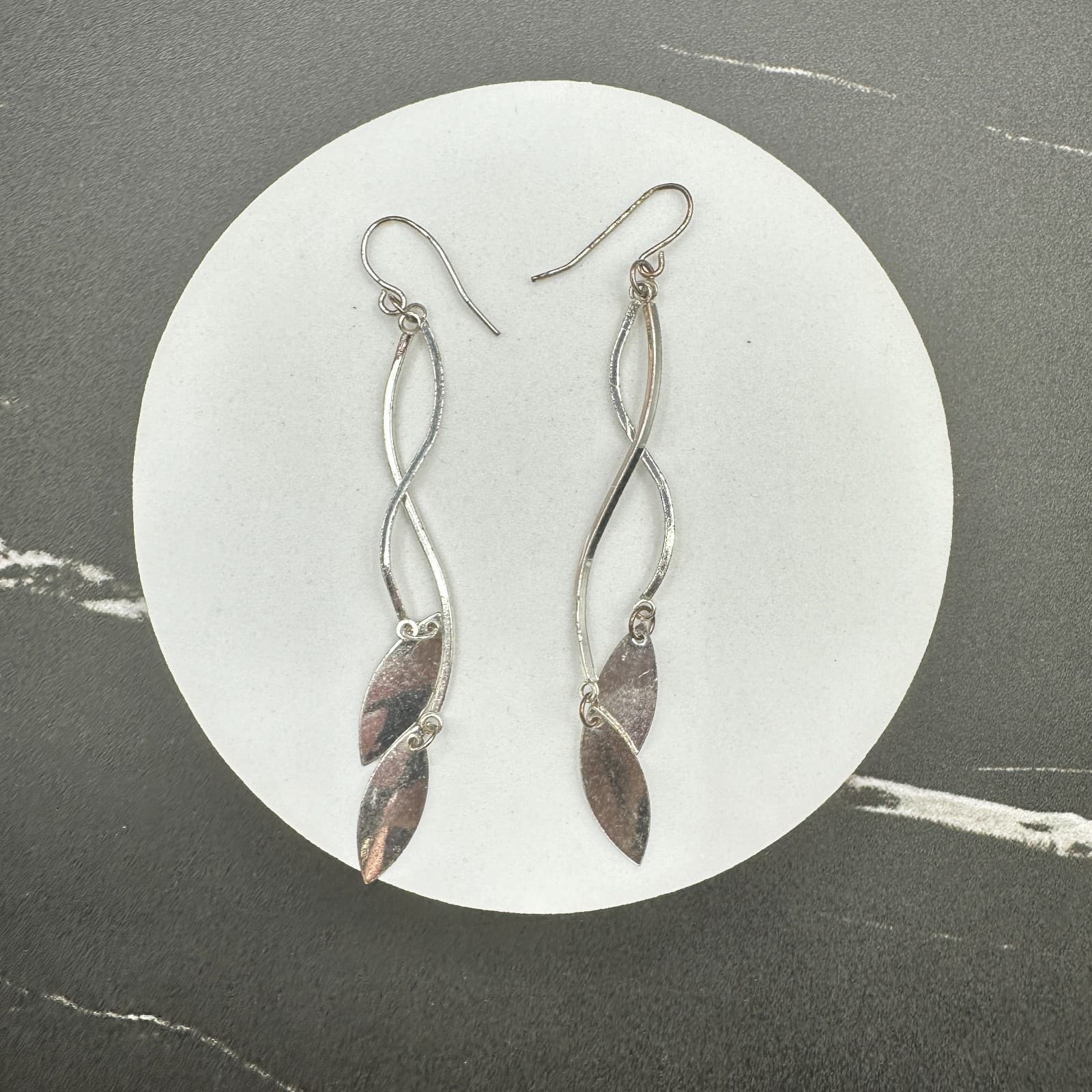 Vintage Silver Tone Long Leaf Dangle Earrings Minimalist Twisted Drop Jewelry - Thumbnail 10
