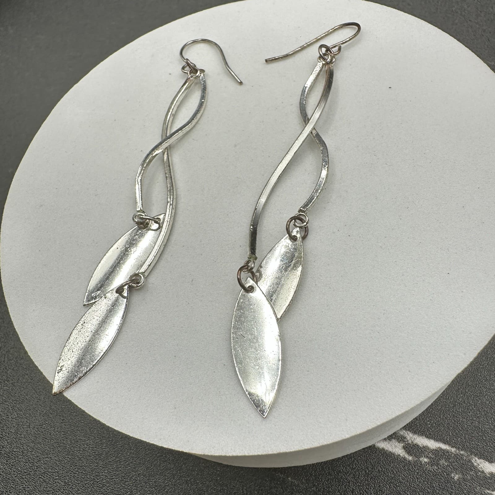 Vintage Silver Tone Long Leaf Dangle Earrings Minimalist Twisted Drop Jewelry - Thumbnail 13