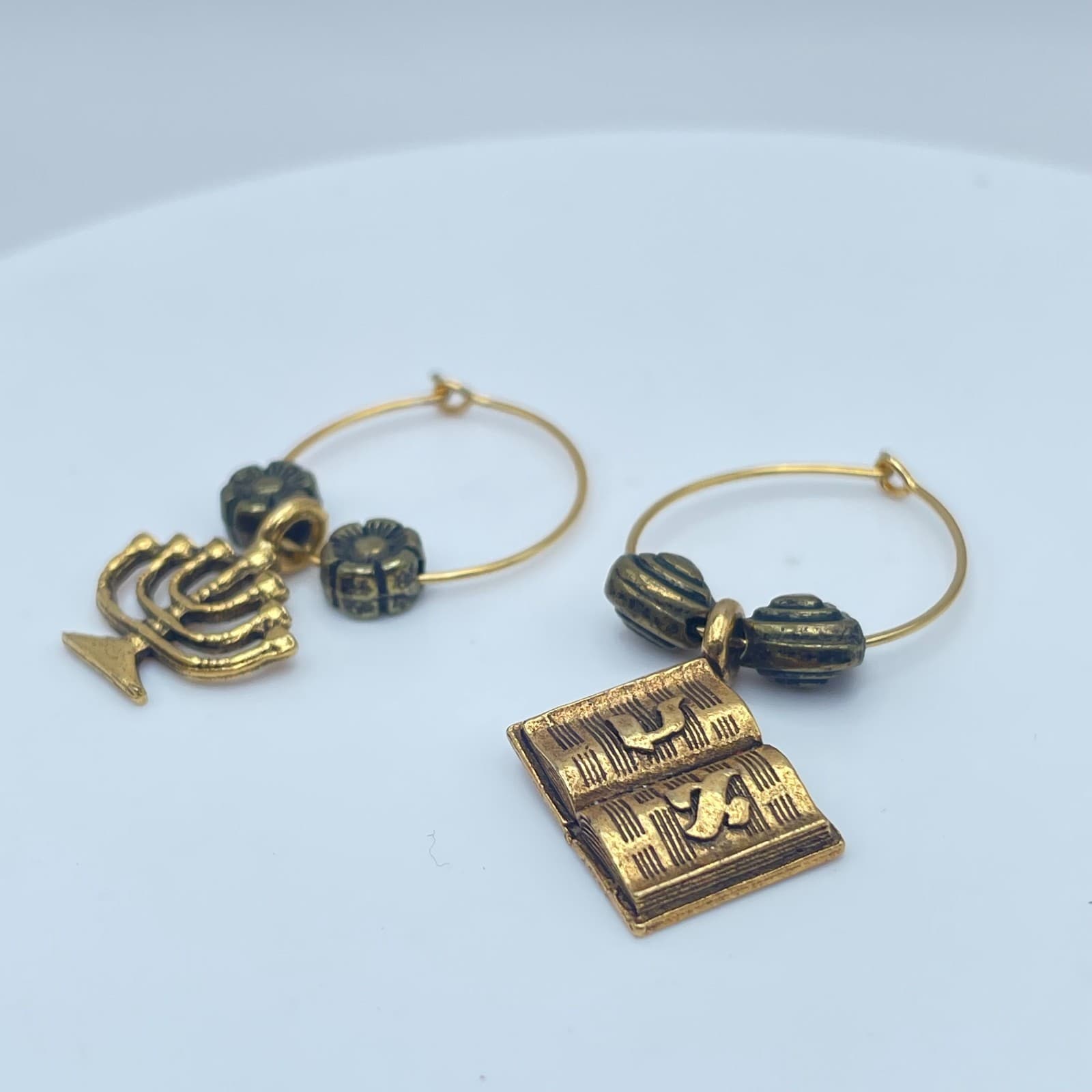 Vintage 90s Gold Tone Heart & Floral Hoop Earrings Women's Classic Jewelry - Thumbnail 3