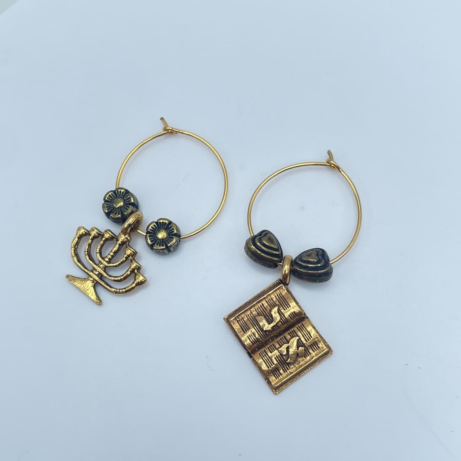 Vintage 90s Gold Tone Heart & Floral Hoop Earrings Women's Classic Jewelry - Thumbnail 2