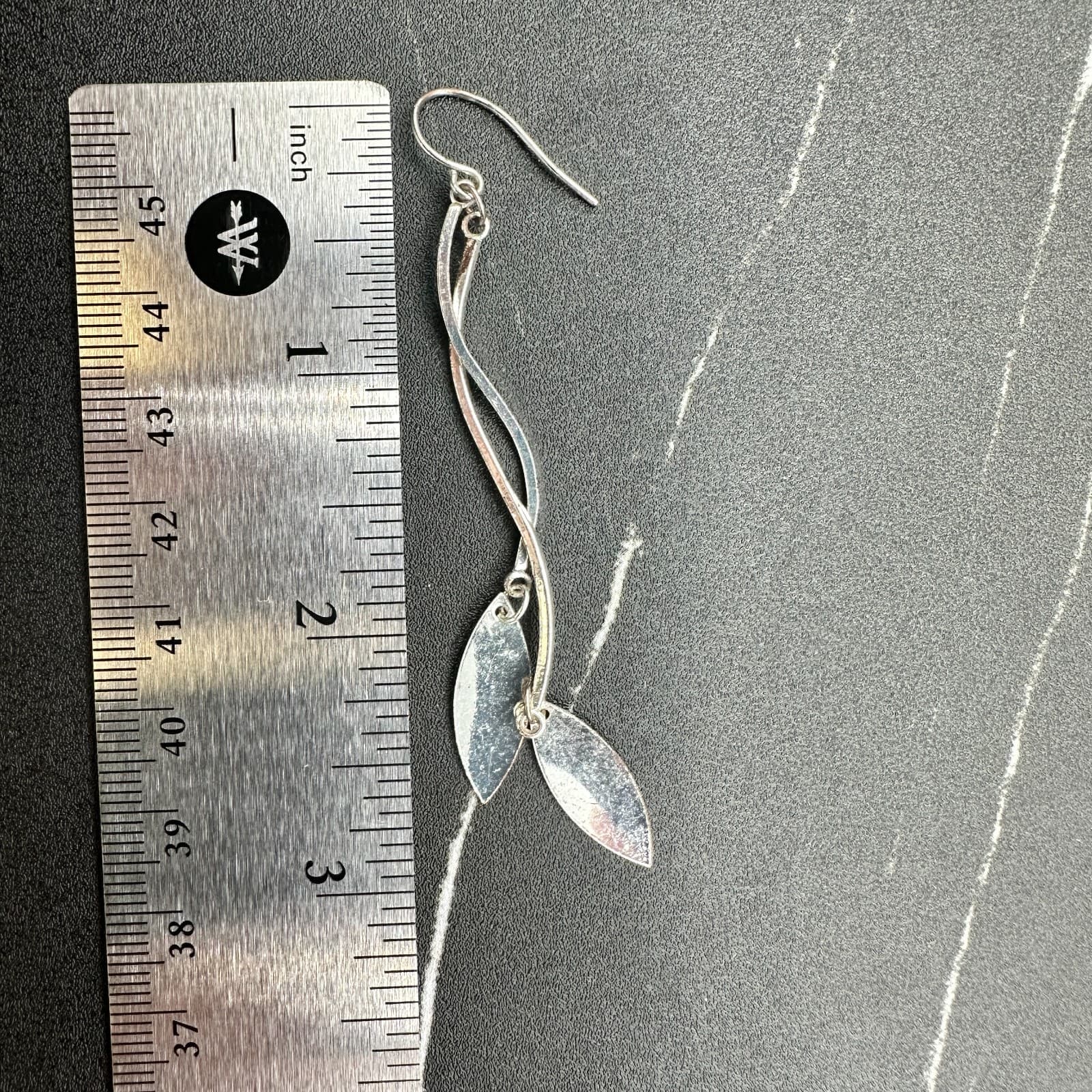 Vintage Silver Tone Long Leaf Dangle Earrings Minimalist Twisted Drop Jewelry - Thumbnail 3