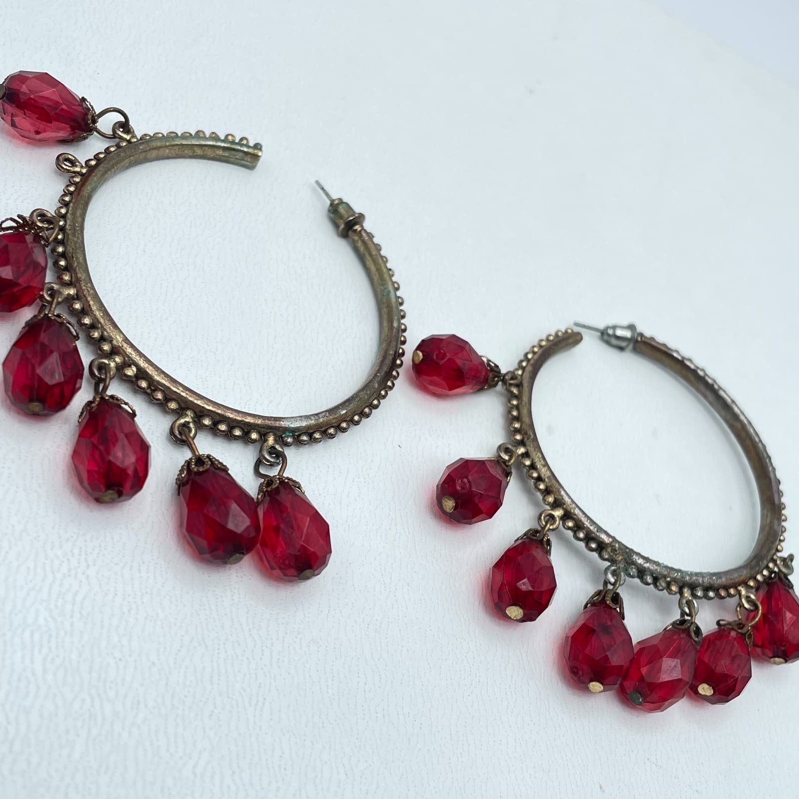 Vintage Y2K Red Faceted Teardrop Beaded Silver Tone Hoop Earrings Jewelry - Thumbnail 2