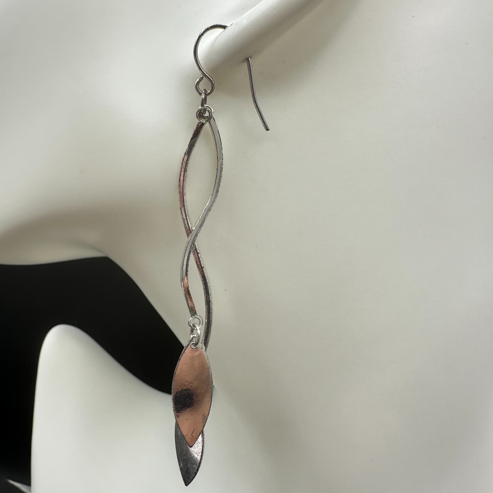 Vintage Silver Tone Long Leaf Dangle Earrings Minimalist Twisted Drop Jewelry - Thumbnail 5