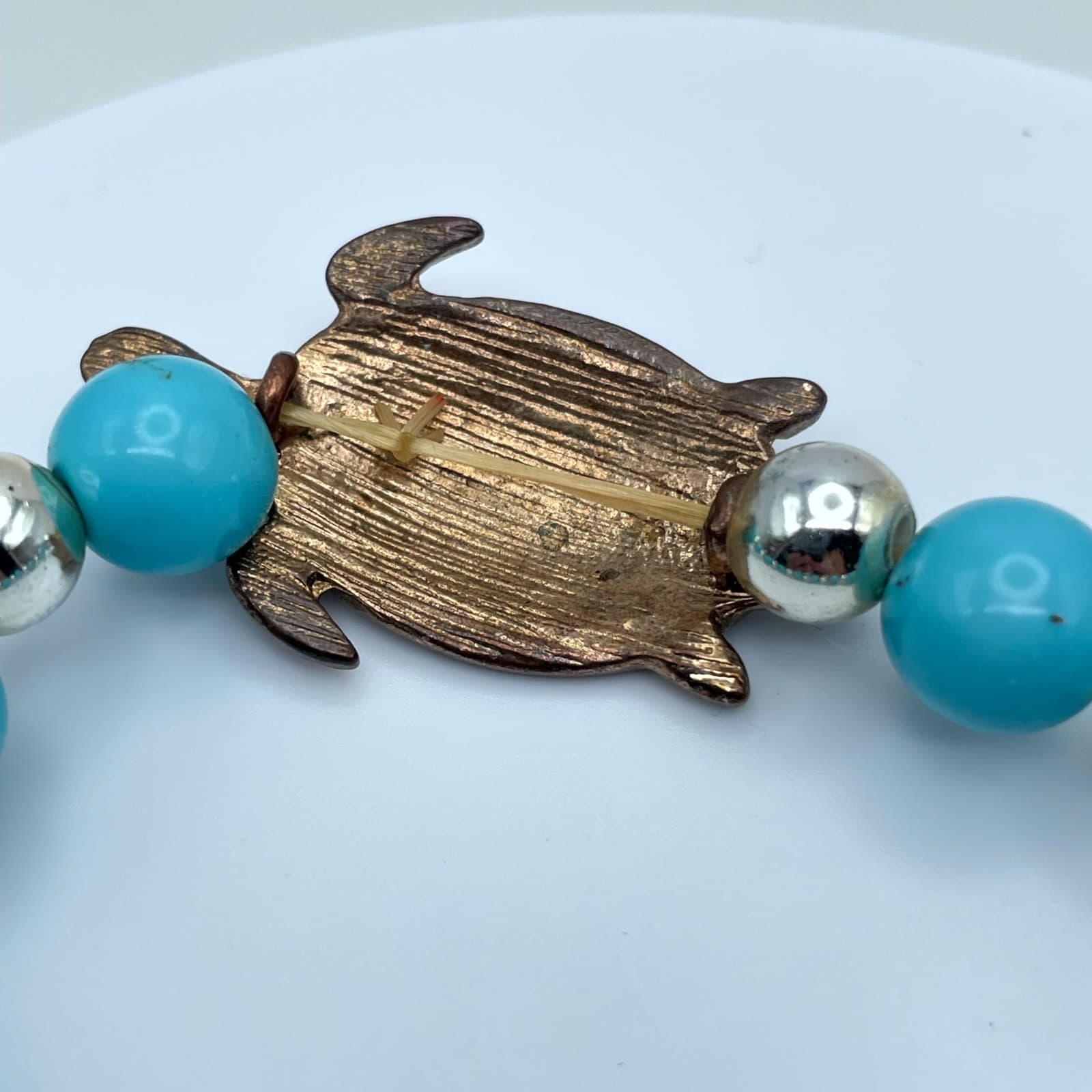 Vintage-Inspired Gold-Tone Beads Sea Turtle Motif Novelty Stretch Bracelet - Thumbnail 4