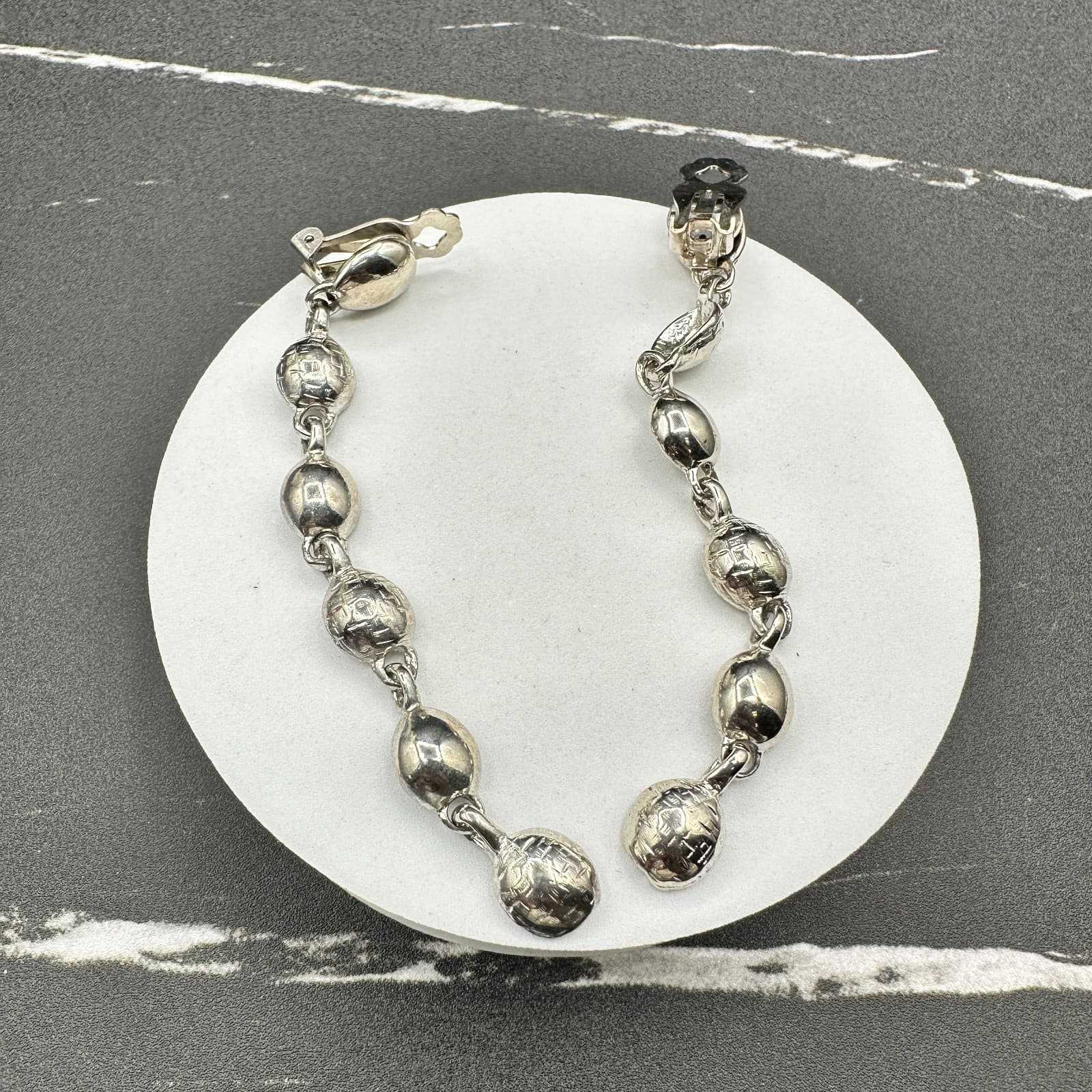 VTG Silver Tone Textured Oval Bead Drop Clip On Earrings Retro Fashion Jewelry - Image 1