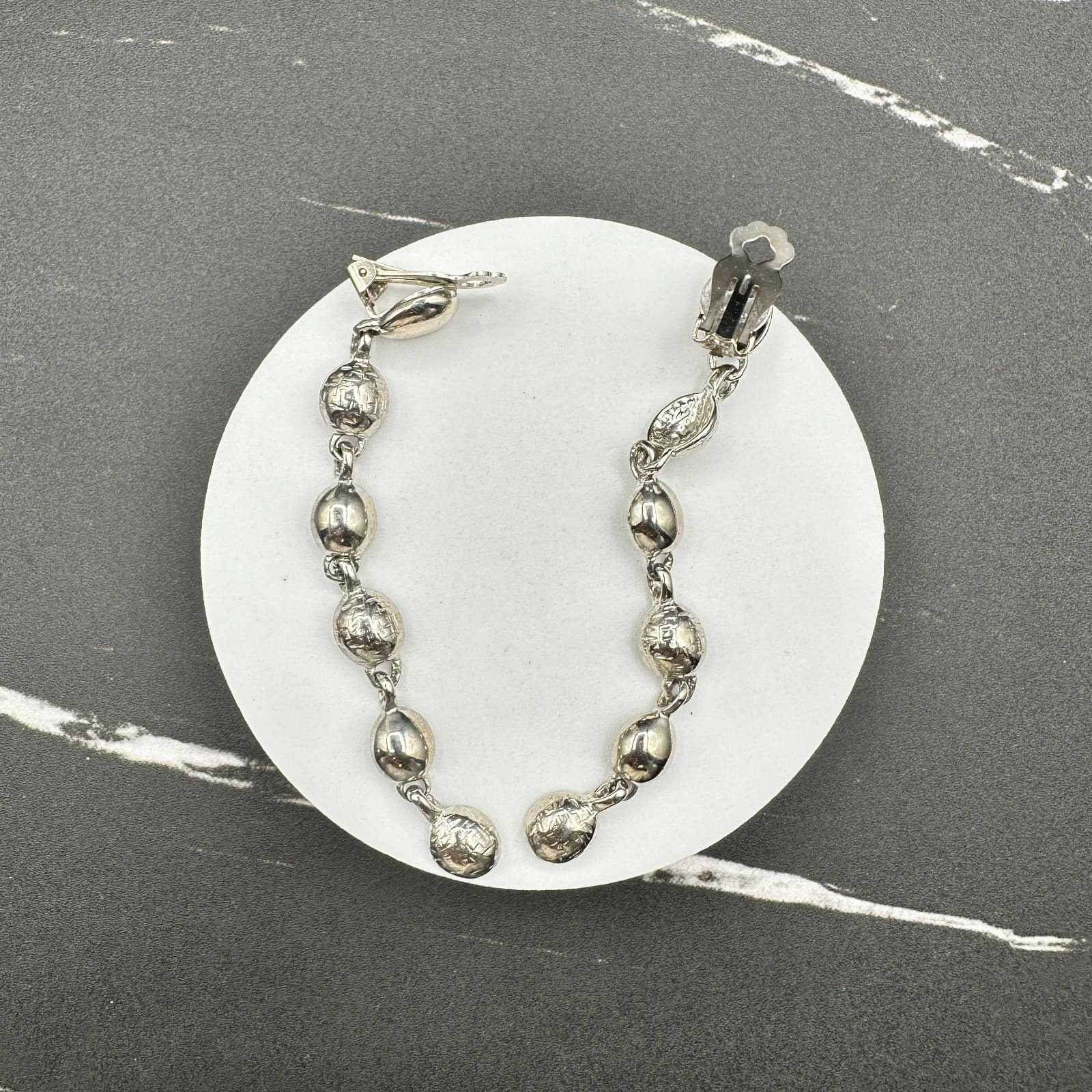 VTG Silver Tone Textured Oval Bead Drop Clip On Earrings Retro Fashion Jewelry - Thumbnail 2