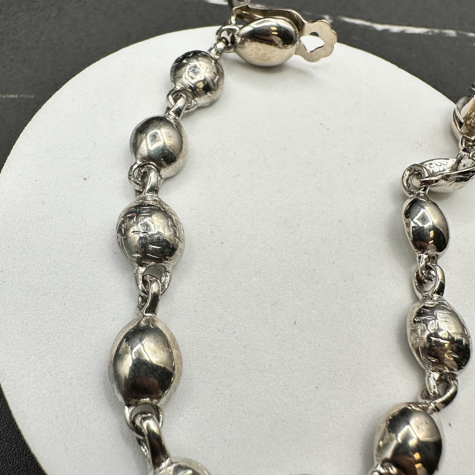 VTG Silver Tone Textured Oval Bead Drop Clip On Earrings Retro Fashion Jewelry - Thumbnail 8