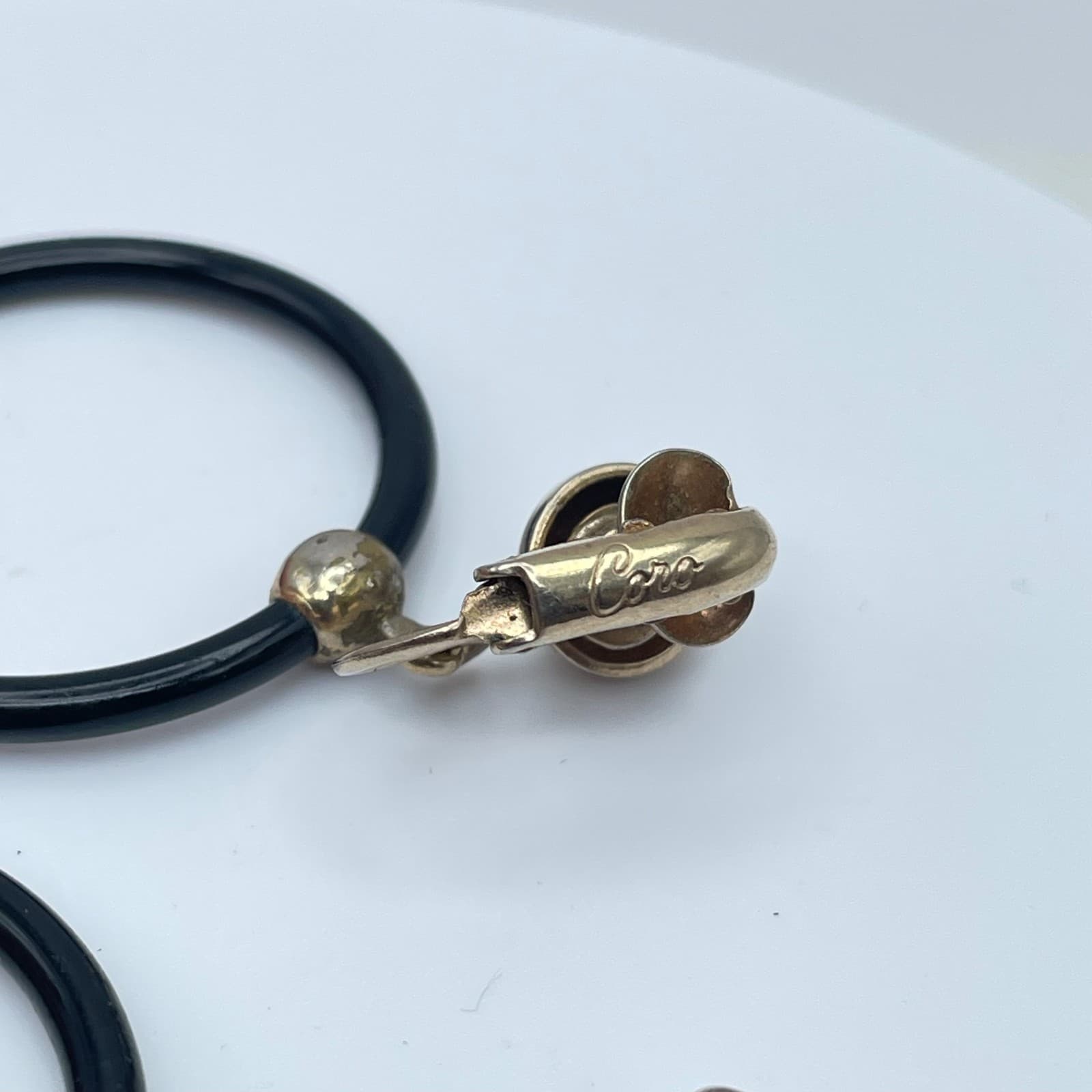 Vintage 50s Coro Black Screw Back Clip-On Earrings Gold Tone Women's Jewelry - Thumbnail 5