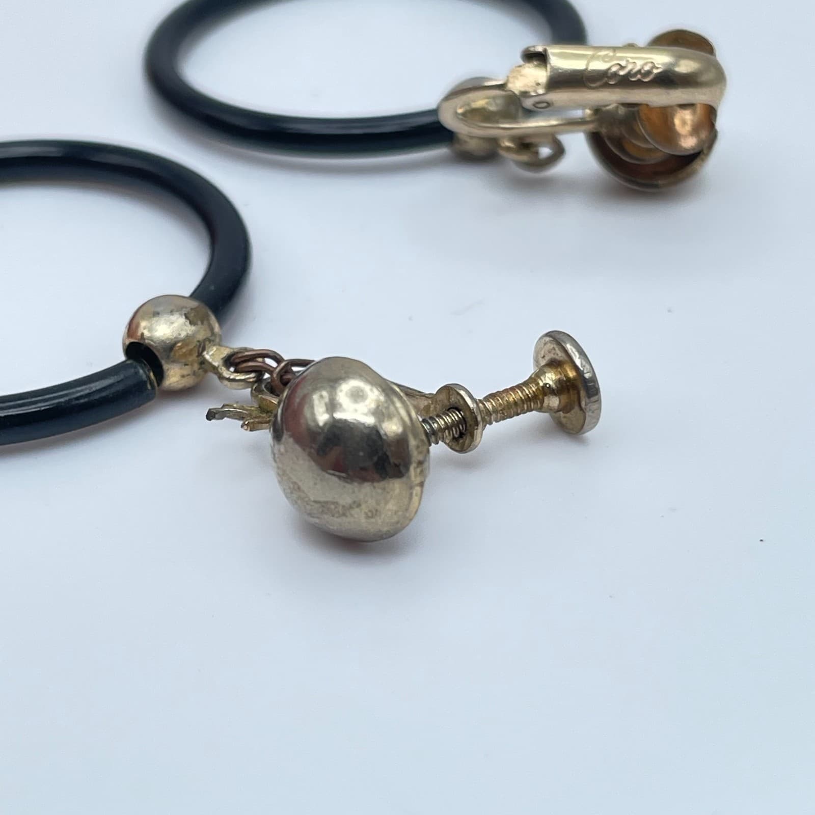 Vintage 50s Coro Black Screw Back Clip-On Earrings Gold Tone Women's Jewelry - Thumbnail 6