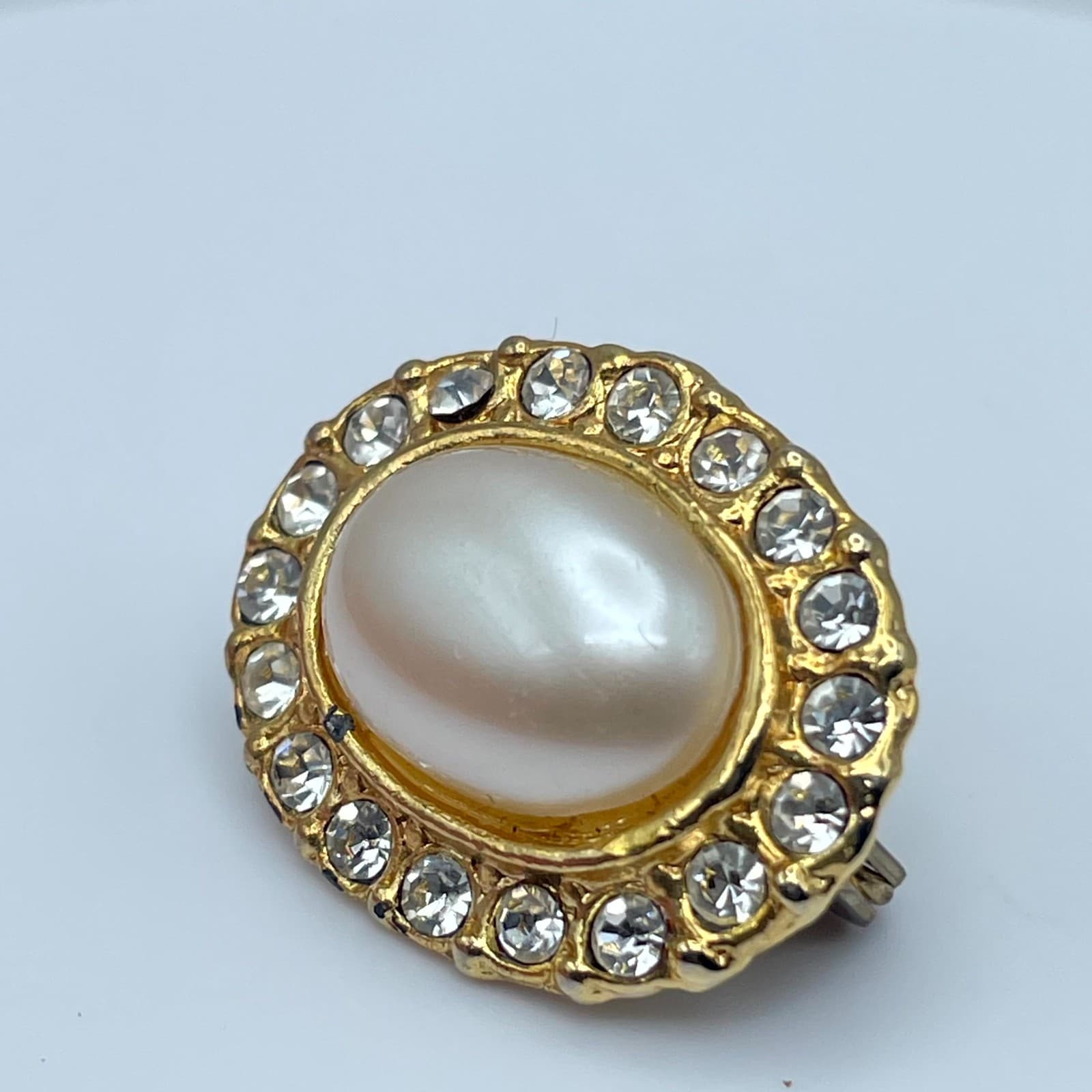VTG Gold-Tone Faceted Rhinestone Mother Of Pearl Center Beads Oval Halo Brooch - Thumbnail 6
