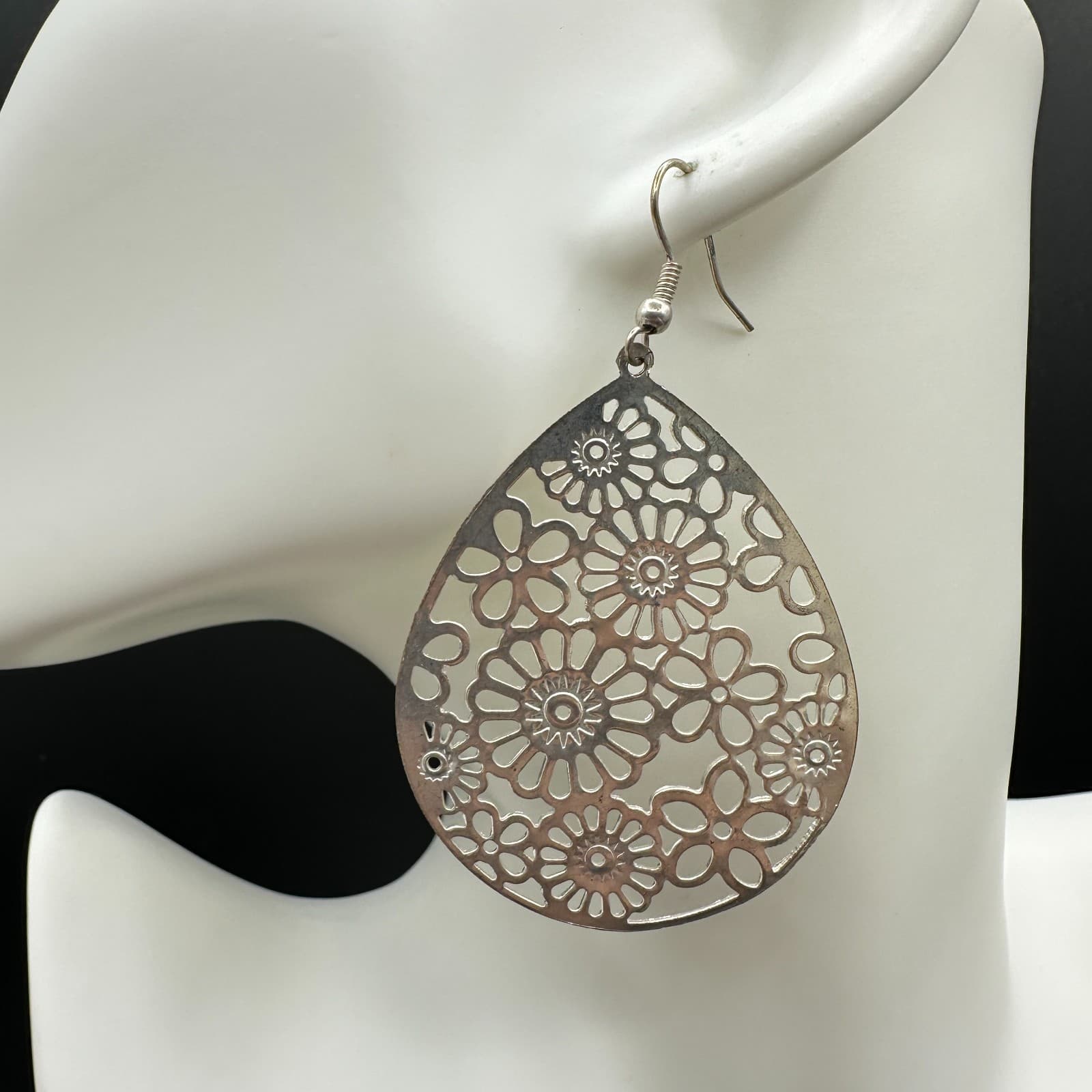 VTG Silver Tone Teardrop Floral Cutout Dangle Earrings Boho Statement Jewelry - Thumbnail 2