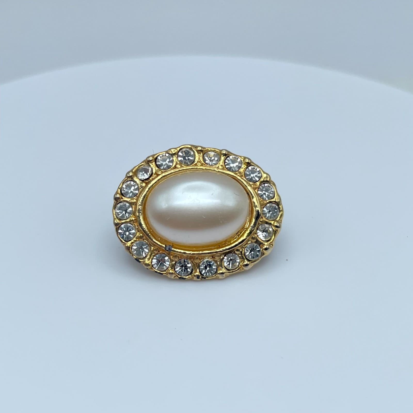 VTG Gold-Tone Faceted Rhinestone Mother Of Pearl Center Beads Oval Halo Brooch - Thumbnail 5