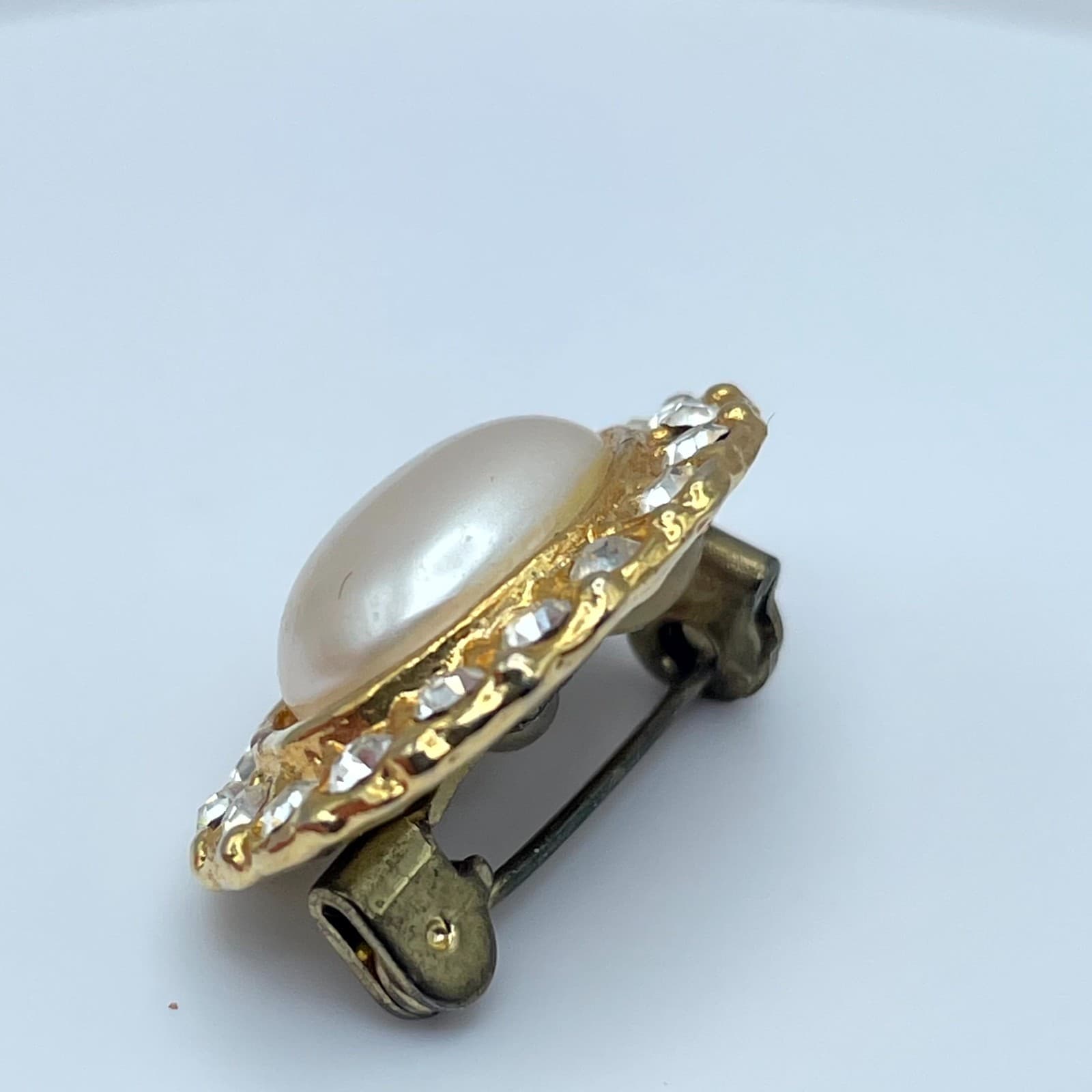 VTG Gold-Tone Faceted Rhinestone Mother Of Pearl Center Beads Oval Halo Brooch - Thumbnail 8