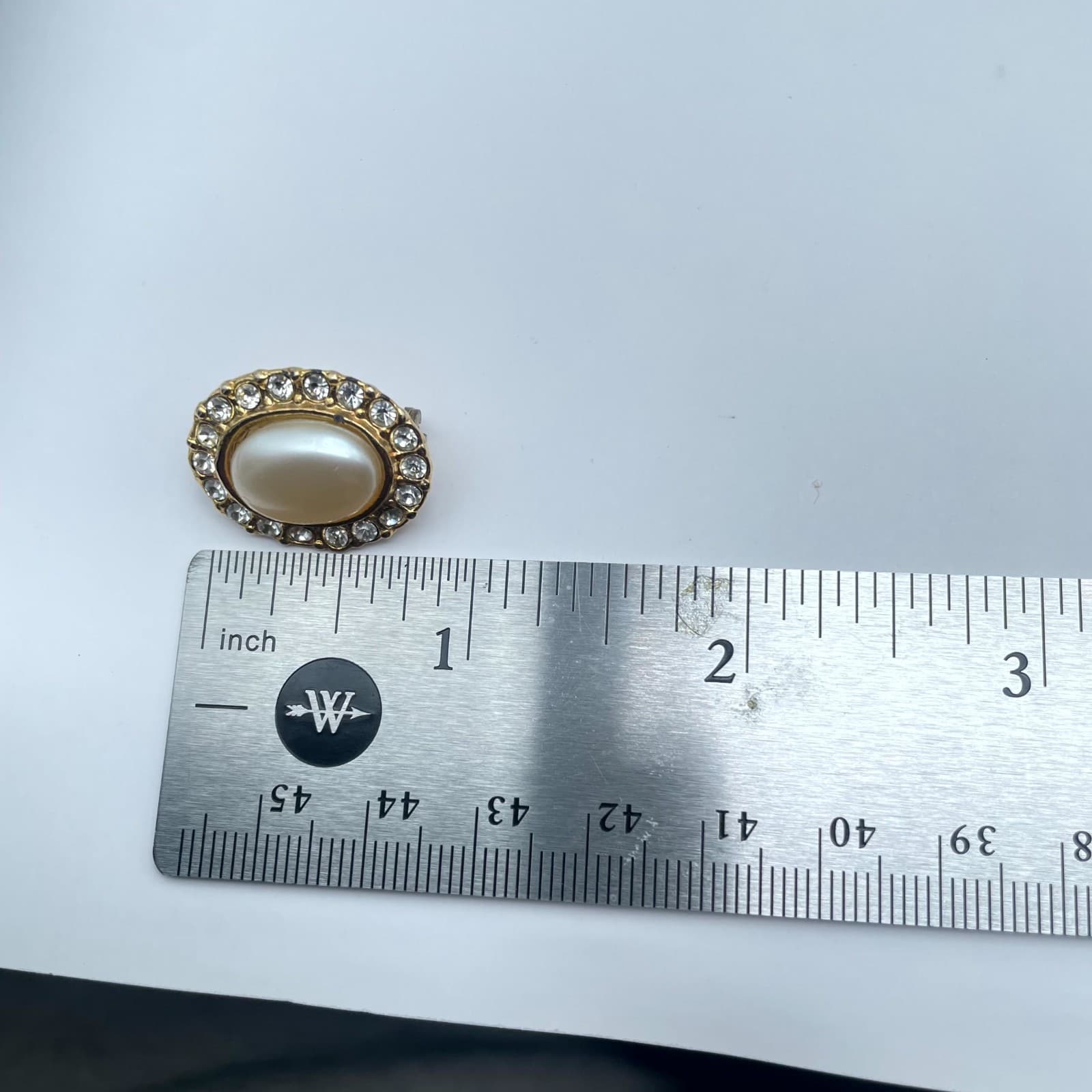 VTG Gold-Tone Faceted Rhinestone Mother Of Pearl Center Beads Oval Halo Brooch - Thumbnail 2