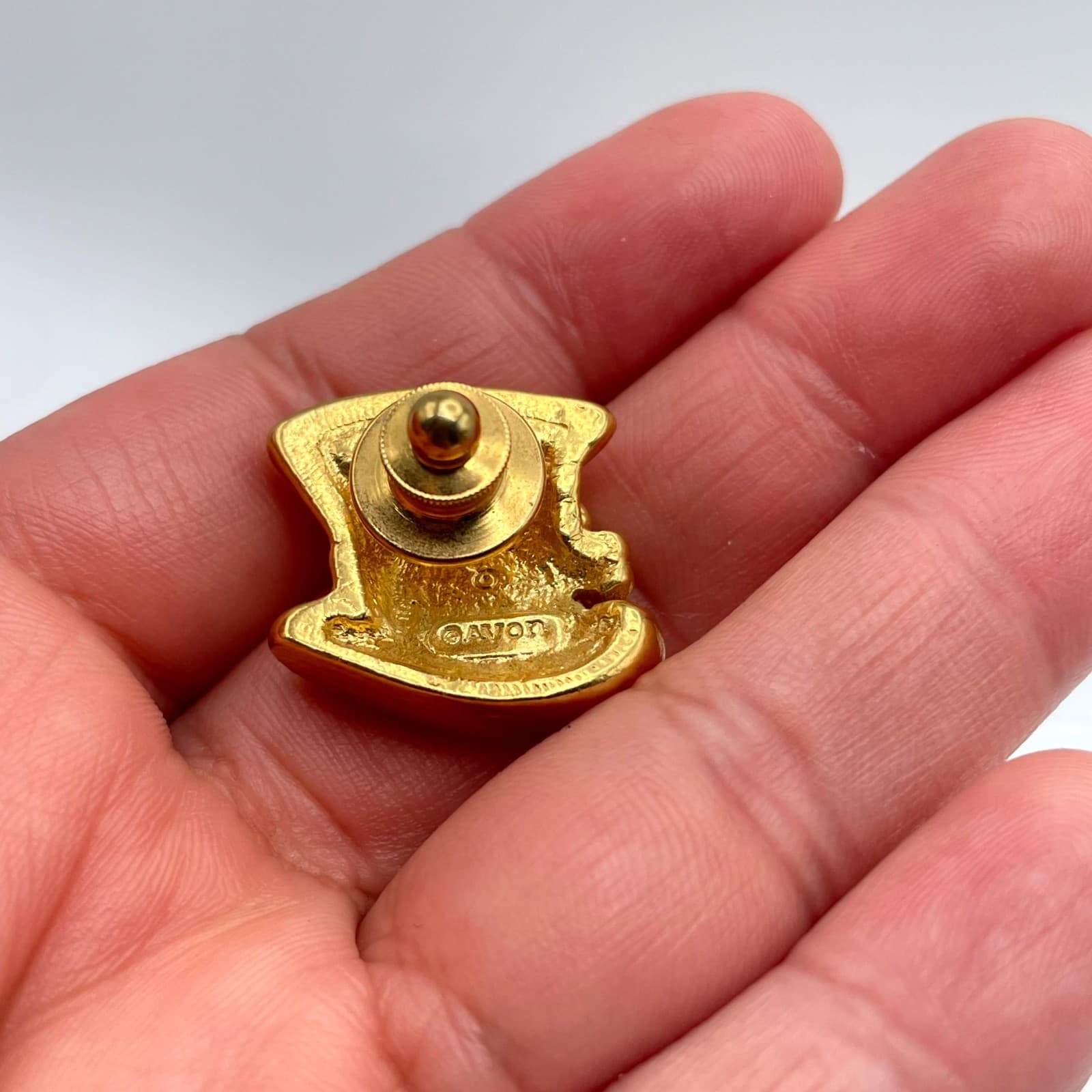 VTG Avon Gold-Tone Shamrock Embellished Hats Off To Luck Leprechaun Brooch Pin - Thumbnail 4