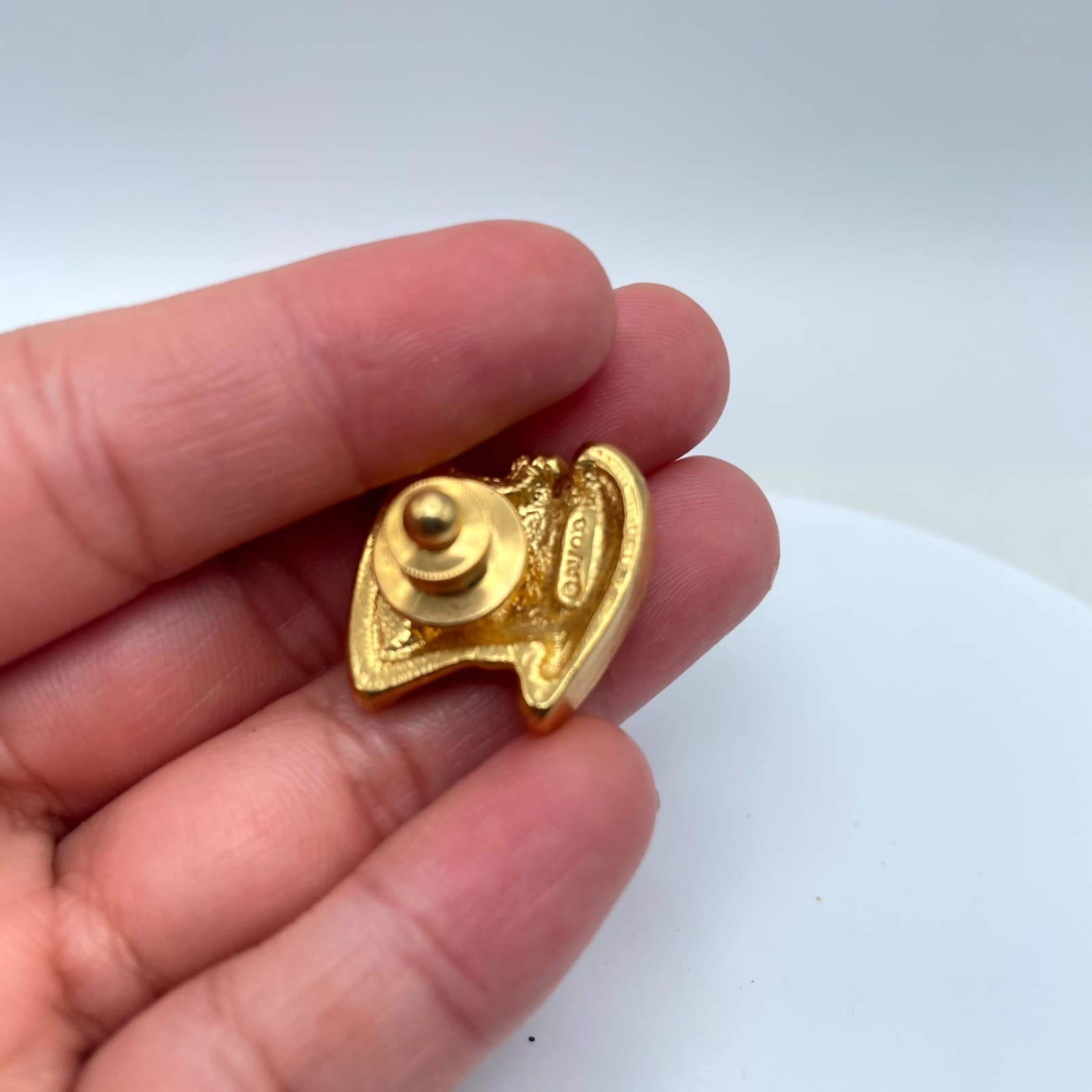 VTG Avon Gold-Tone Shamrock Embellished Hats Off To Luck Leprechaun Brooch Pin - Thumbnail 3