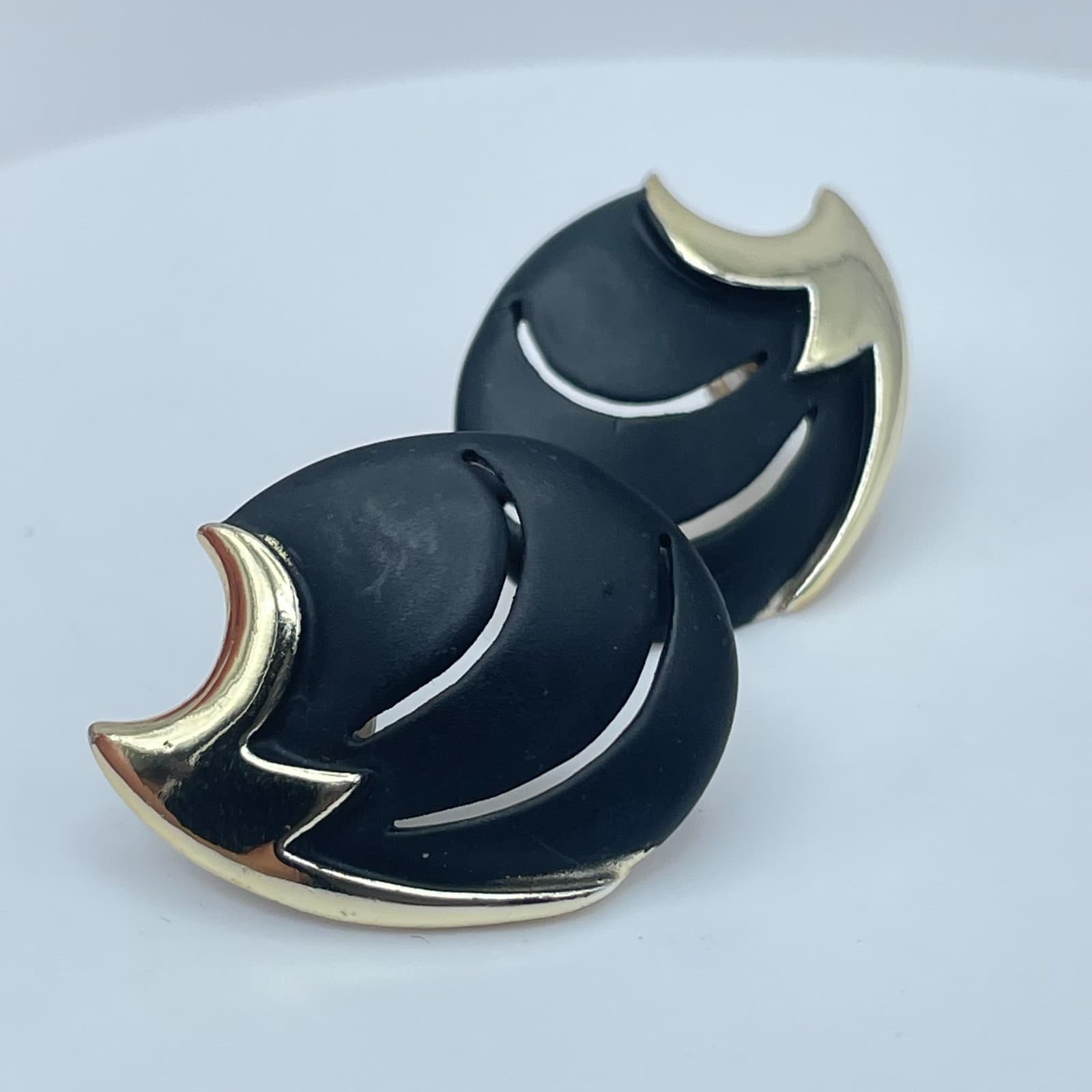 Vintage 90s Abstract Crescent Stud Earrings Gold Tone Women's Classic Jewelry - Thumbnail 7