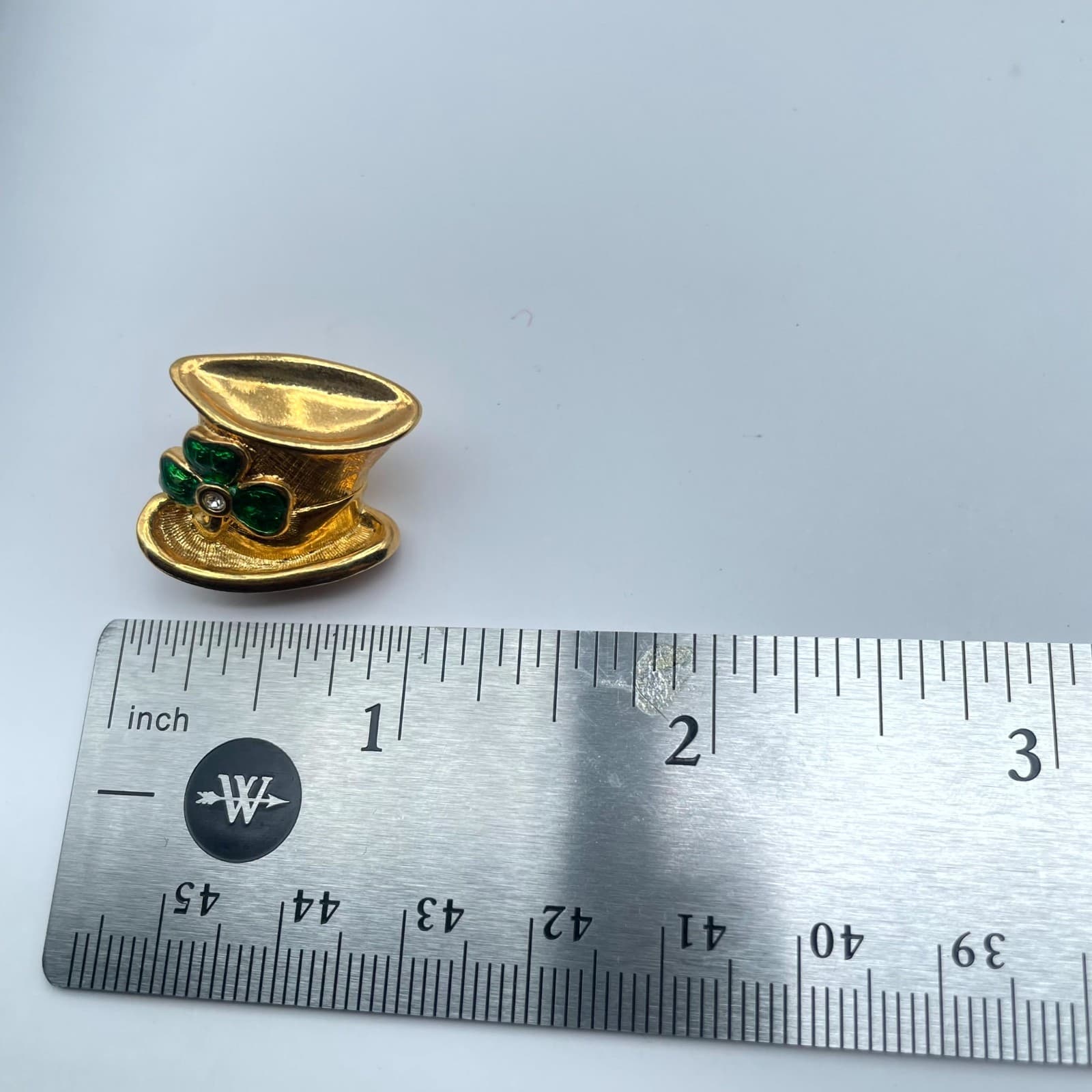 VTG Avon Gold-Tone Shamrock Embellished Hats Off To Luck Leprechaun Brooch Pin - Thumbnail 2