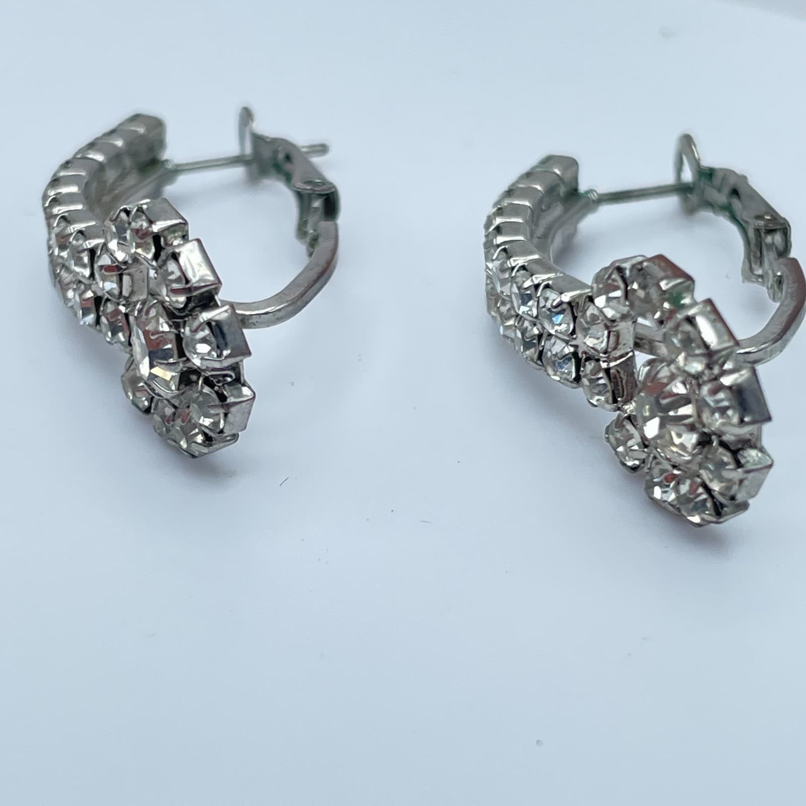 Vintage 90s Clear Crystal Rhinestone Hoop Dangle Earrings Silver Tone Jewelry - Thumbnail 6