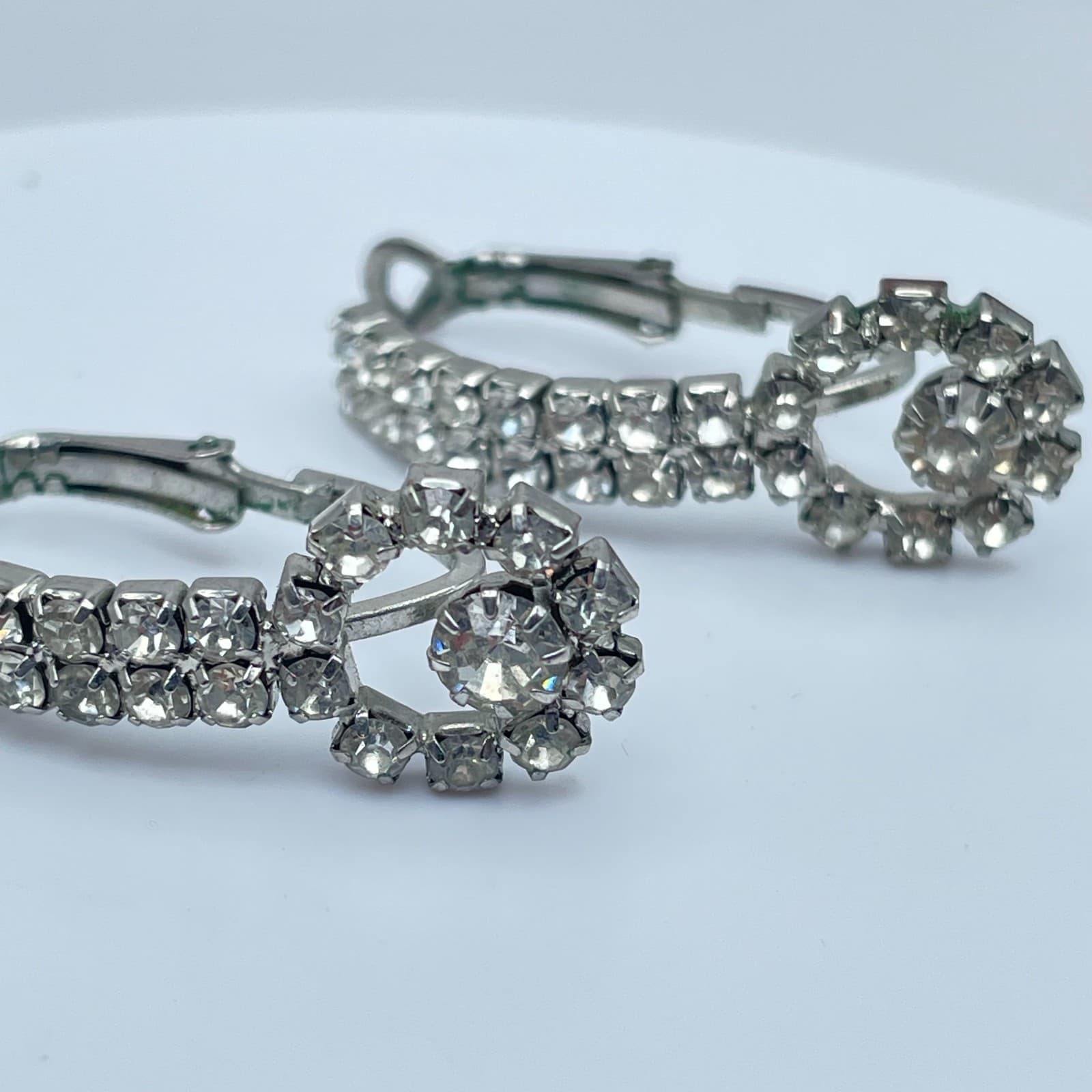Vintage 90s Clear Crystal Rhinestone Hoop Dangle Earrings Silver Tone Jewelry - Thumbnail 5