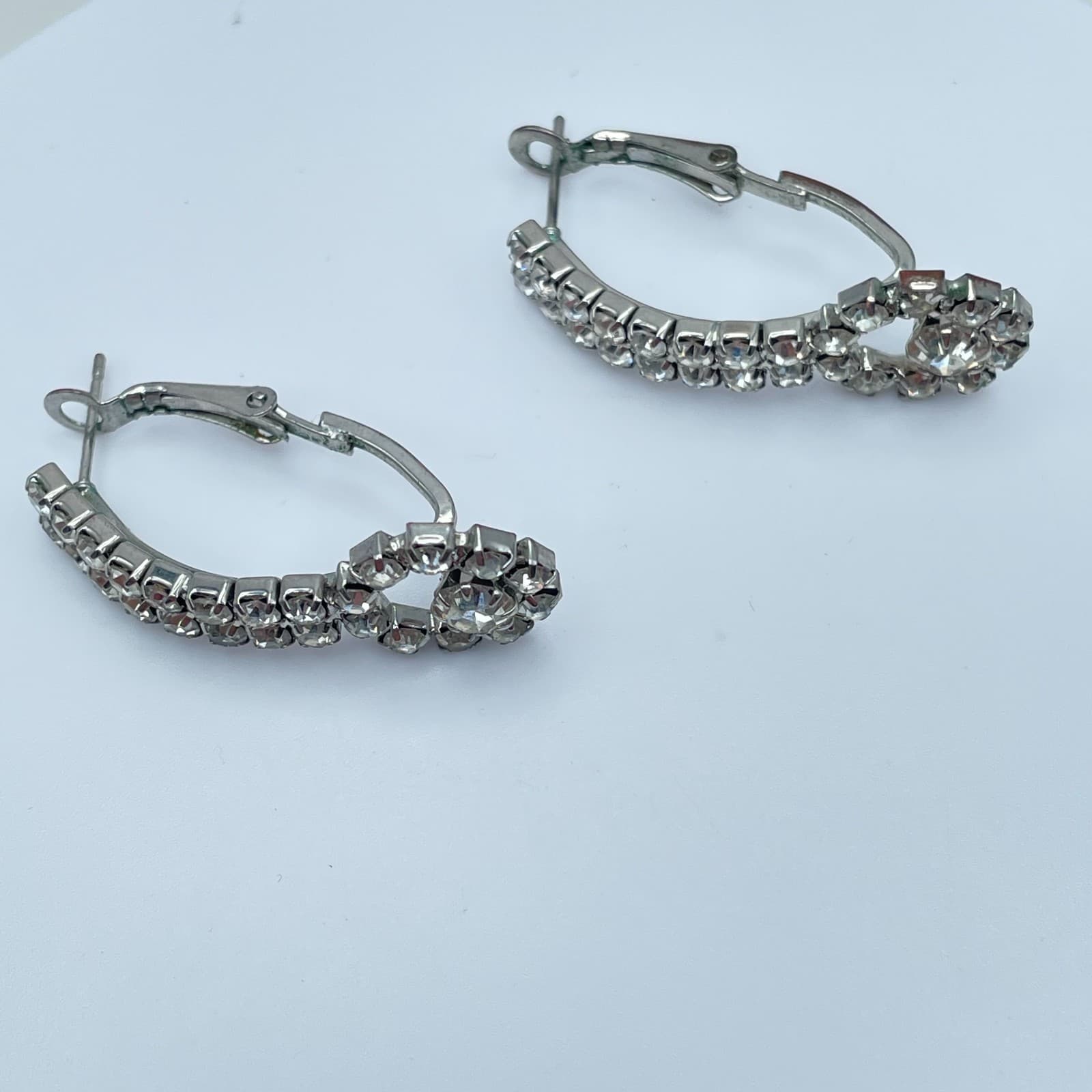 Vintage 90s Clear Crystal Rhinestone Hoop Dangle Earrings Silver Tone Jewelry - Thumbnail 4