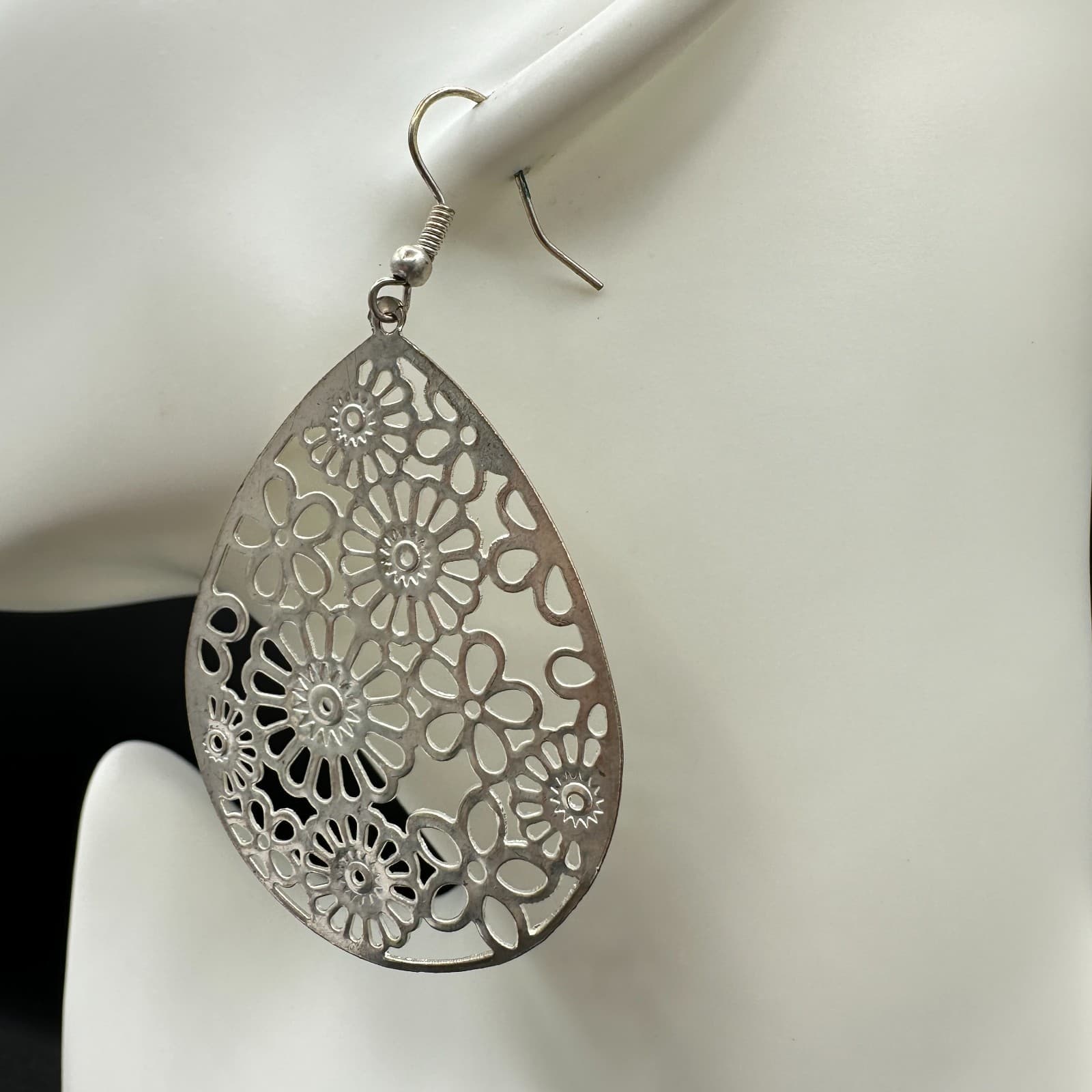 VTG Silver Tone Teardrop Floral Cutout Dangle Earrings Boho Statement Jewelry - Thumbnail 5