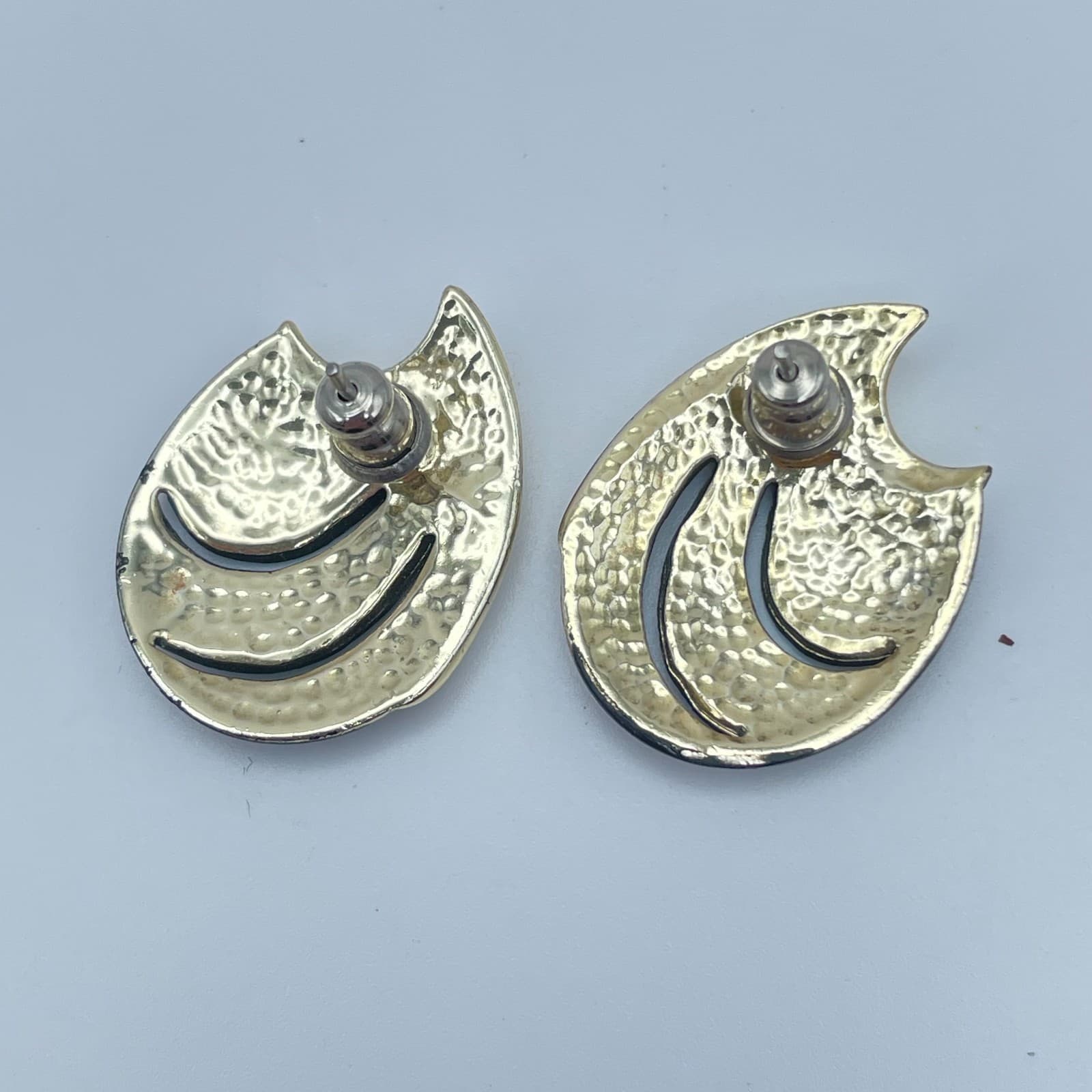 Vintage 90s Abstract Crescent Stud Earrings Gold Tone Women's Classic Jewelry - Thumbnail 3