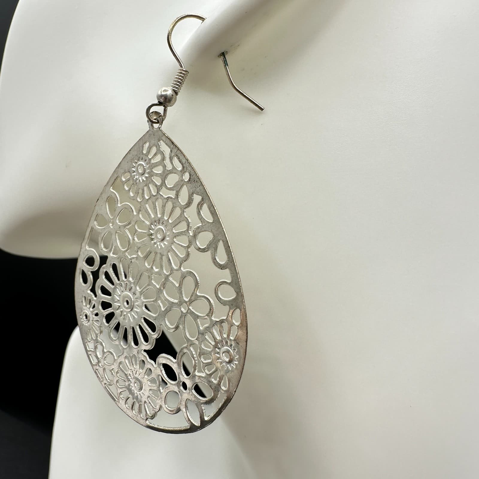 VTG Silver Tone Teardrop Floral Cutout Dangle Earrings Boho Statement Jewelry - Thumbnail 6