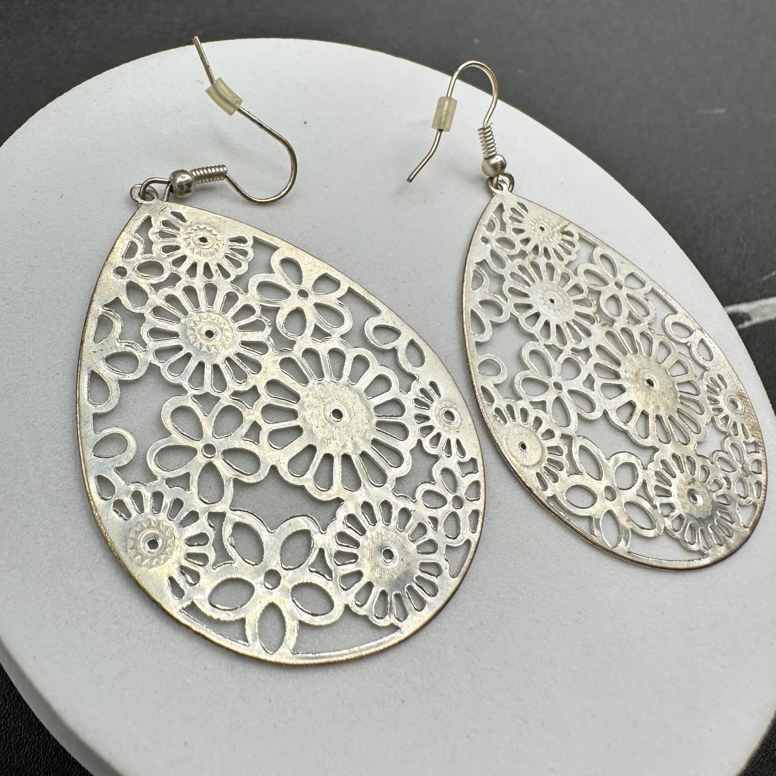 VTG Silver Tone Teardrop Floral Cutout Dangle Earrings Boho Statement Jewelry - Thumbnail 10