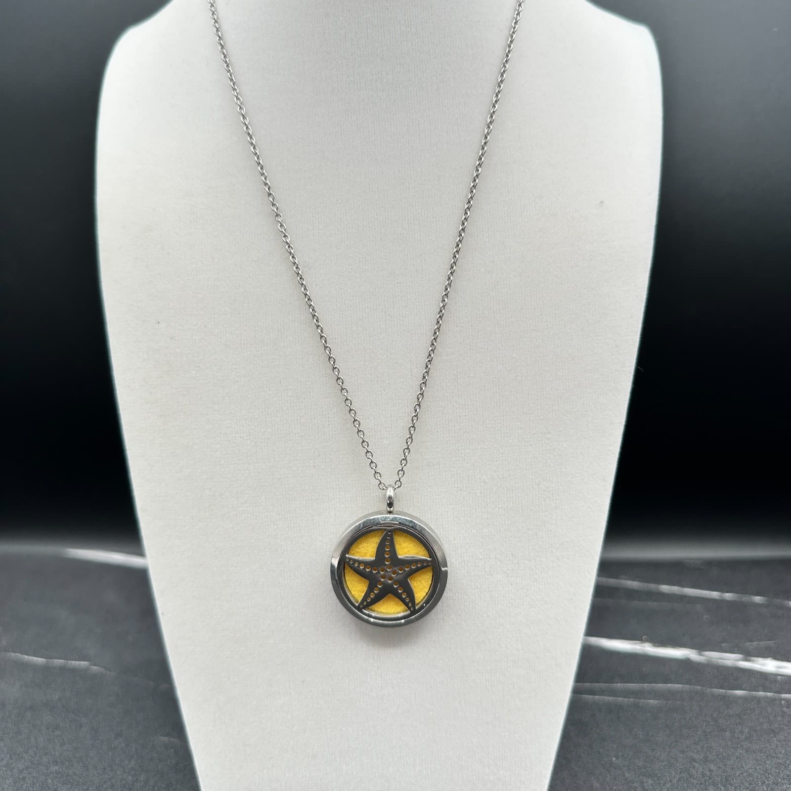 VTG Starfish Locket Pendant Necklace Diffuser 23 in Silver Tone Nautical Jewelry - Thumbnail 2