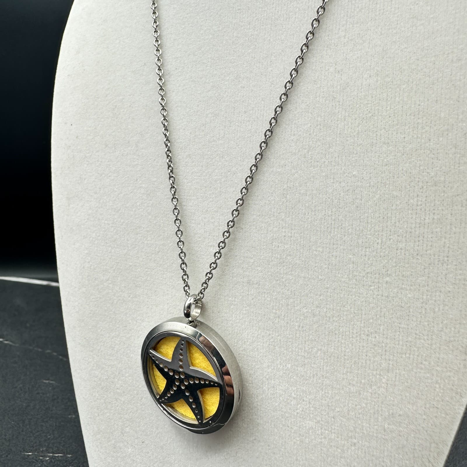 VTG Starfish Locket Pendant Necklace Diffuser 23 in Silver Tone Nautical Jewelry - Thumbnail 6