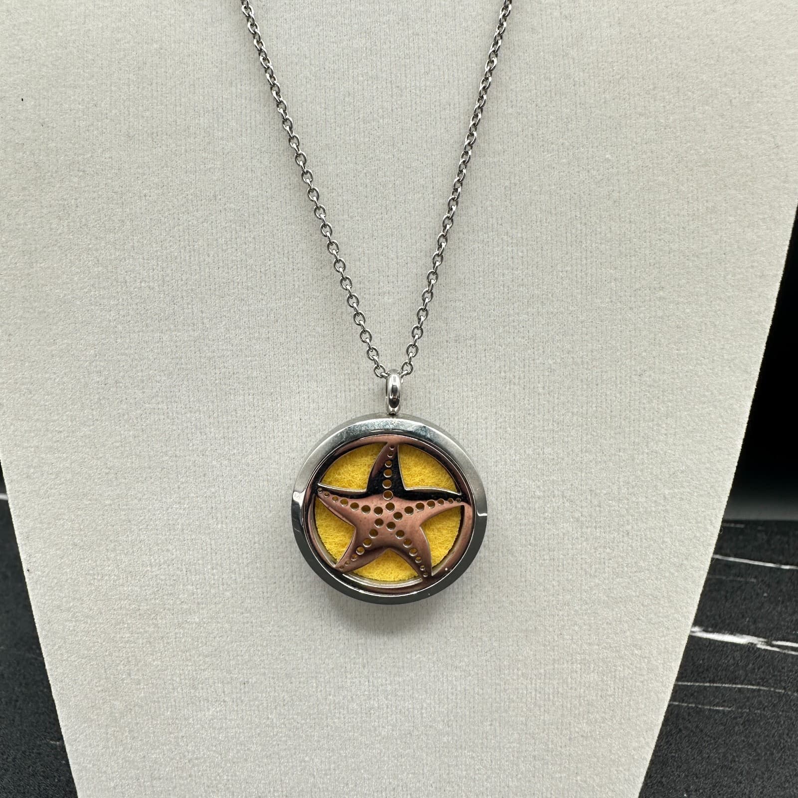 VTG Starfish Locket Pendant Necklace Diffuser 23 in Silver Tone Nautical Jewelry - Thumbnail 4