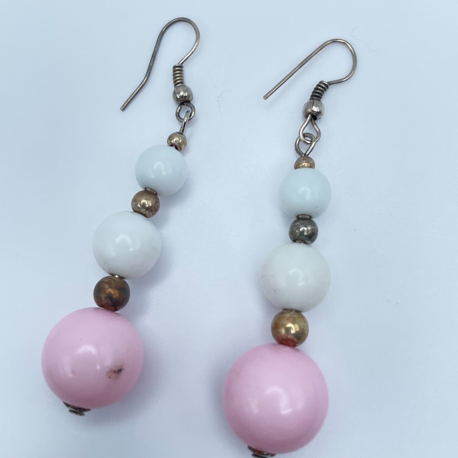 Vintage 90s Pink & White Beaded Drop Earrings Boho Classic Fashion Jewelry - Image 1