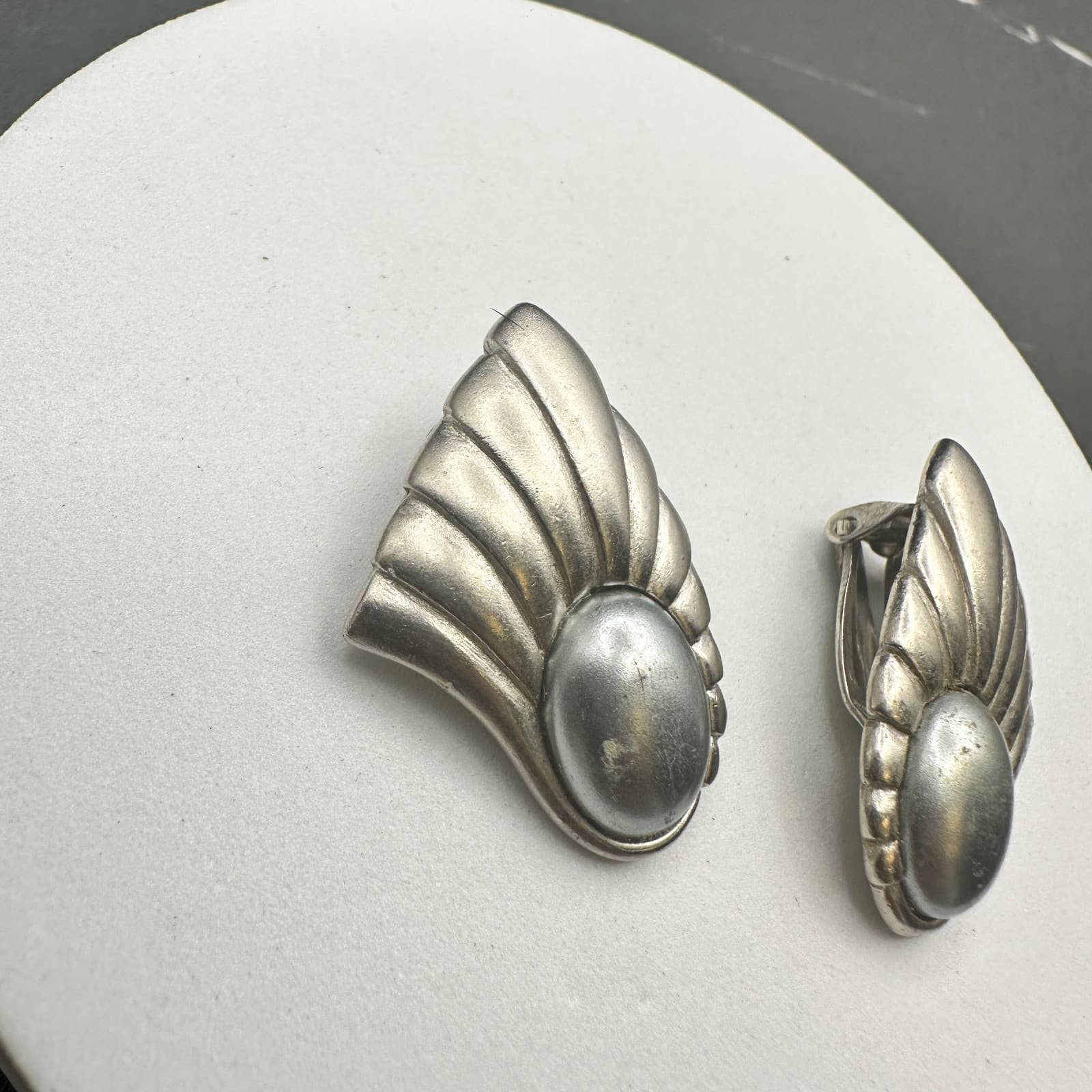 Vintage Silver Tone Oval Cabochon Fan Clip on Earrings Retro Statement - Thumbnail 4