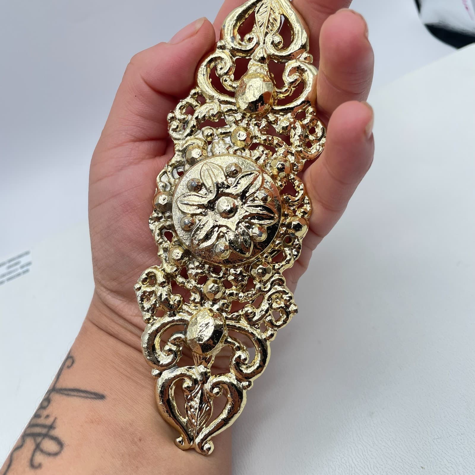 Vintage 90s Filigree Open Weave Scrollwork Glossy Gold-Tone Brooch Pin Jewelry - Thumbnail 8