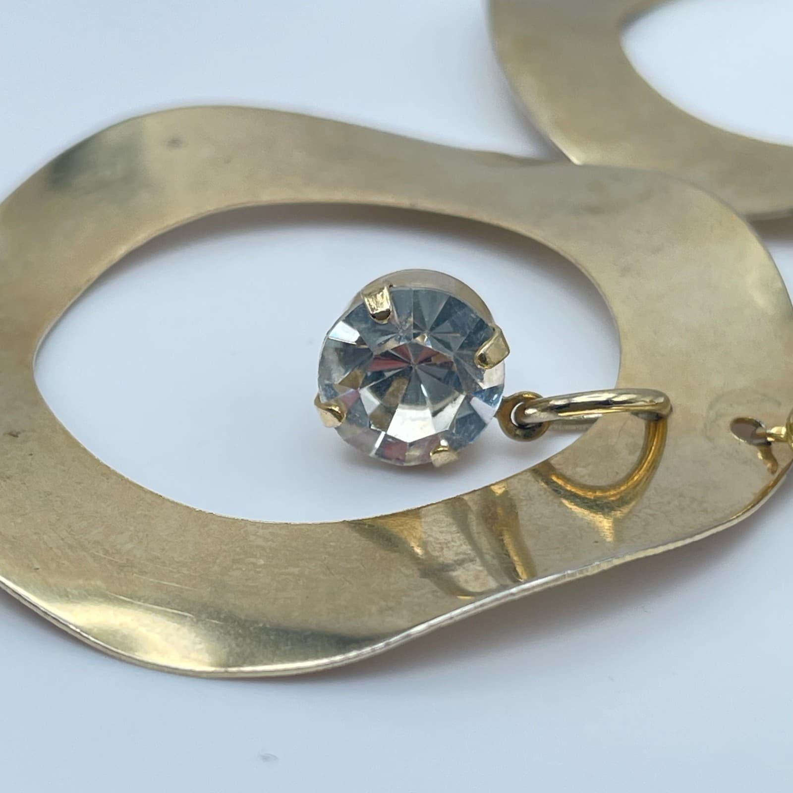 Vintage 90s Gold Tone Hammered Wavy Hoop Earrings Clear Rhinestone Jewelry - Thumbnail 4