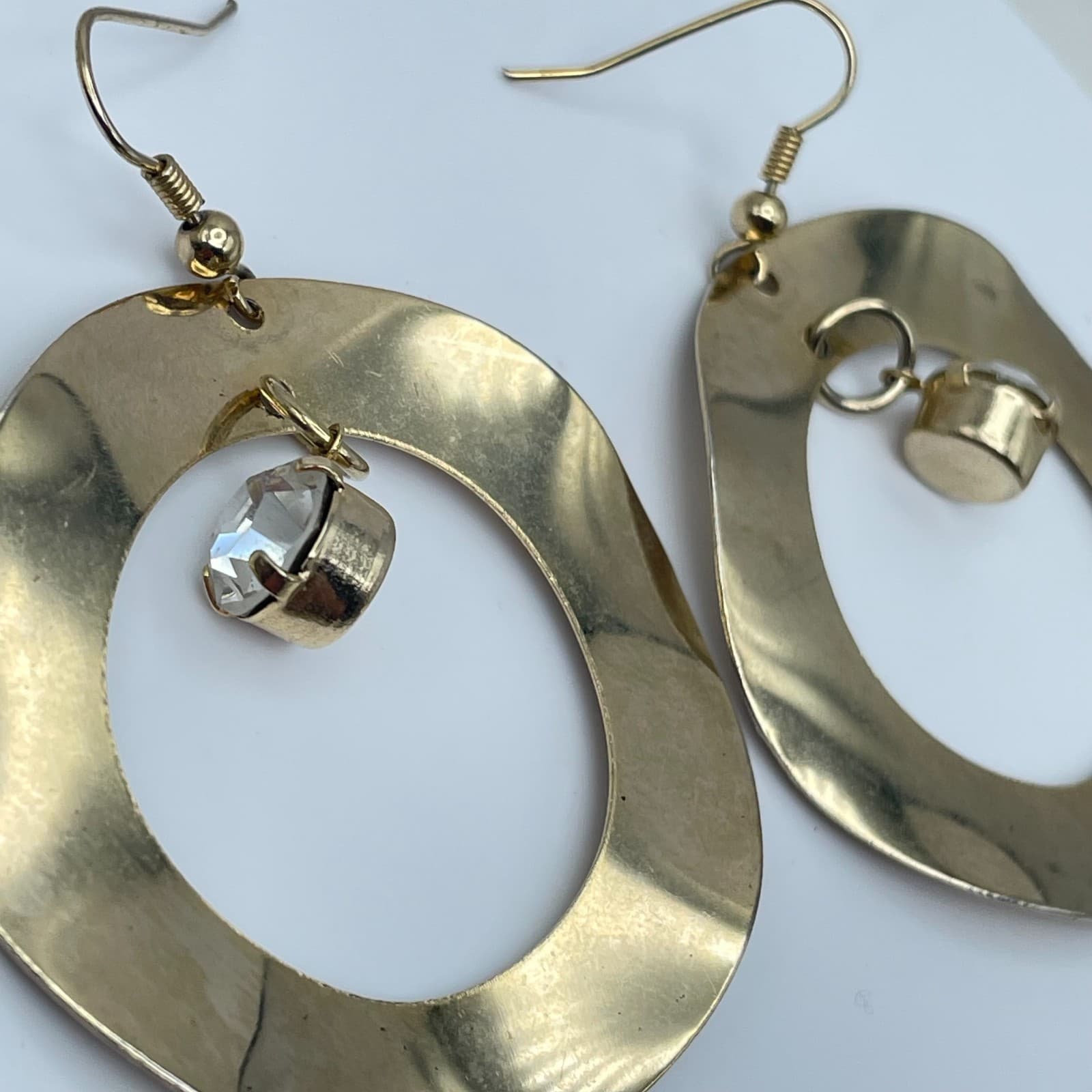 Vintage 90s Gold Tone Hammered Wavy Hoop Earrings Clear Rhinestone Jewelry - Thumbnail 6