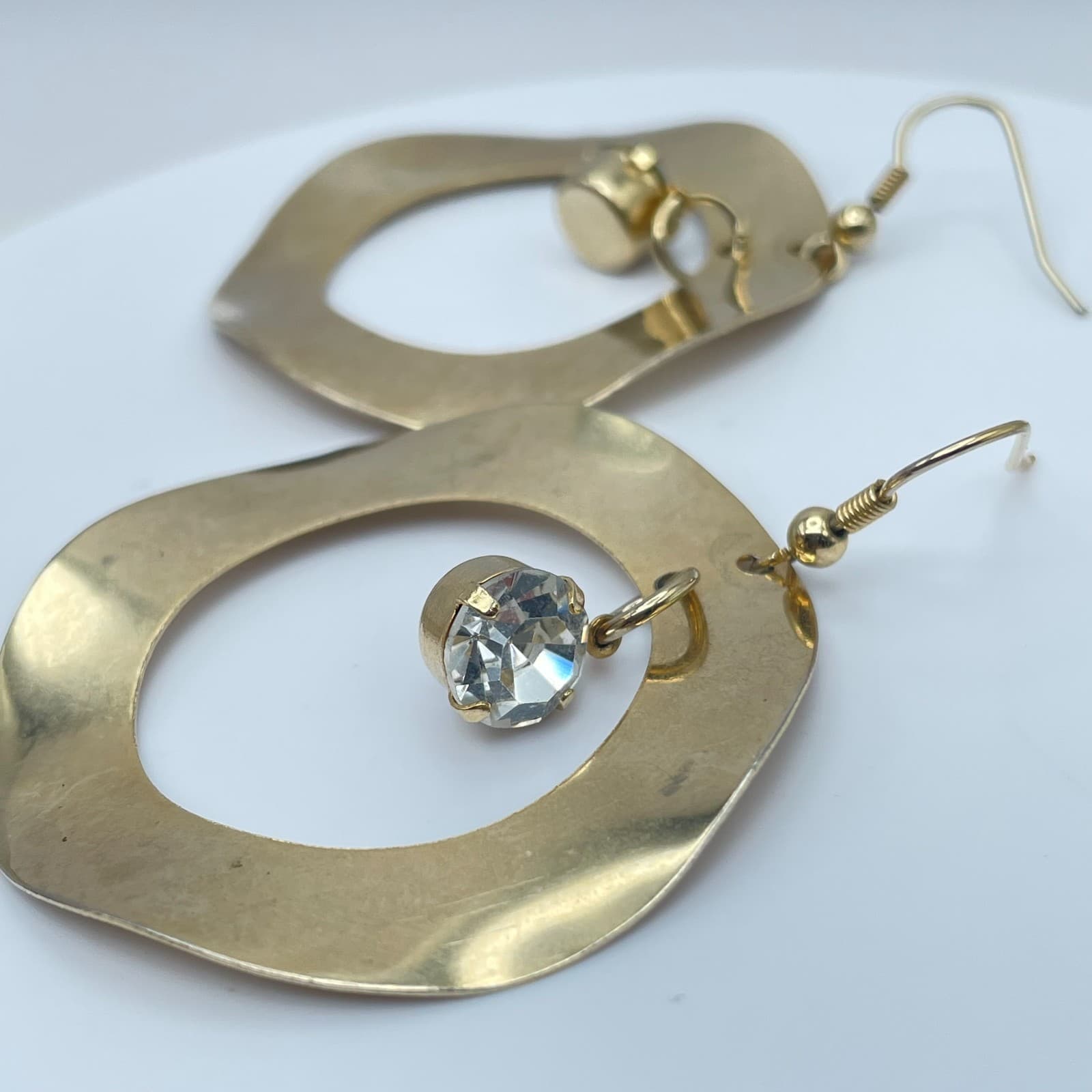 Vintage 90s Gold Tone Hammered Wavy Hoop Earrings Clear Rhinestone Jewelry - Thumbnail 3