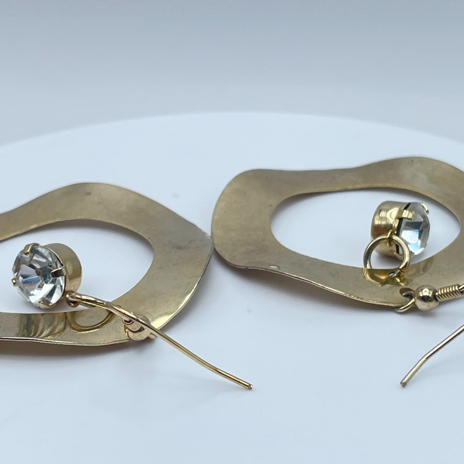 Vintage 90s Gold Tone Hammered Wavy Hoop Earrings Clear Rhinestone Jewelry - Thumbnail 5