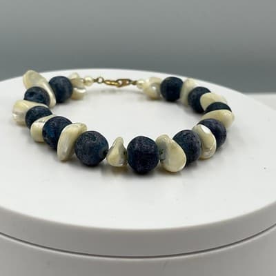 Vintage Navy Blue Bead & Shell Bracelet Gold Tone Clasp Coastal Beach Bohemian - Thumbnail 4