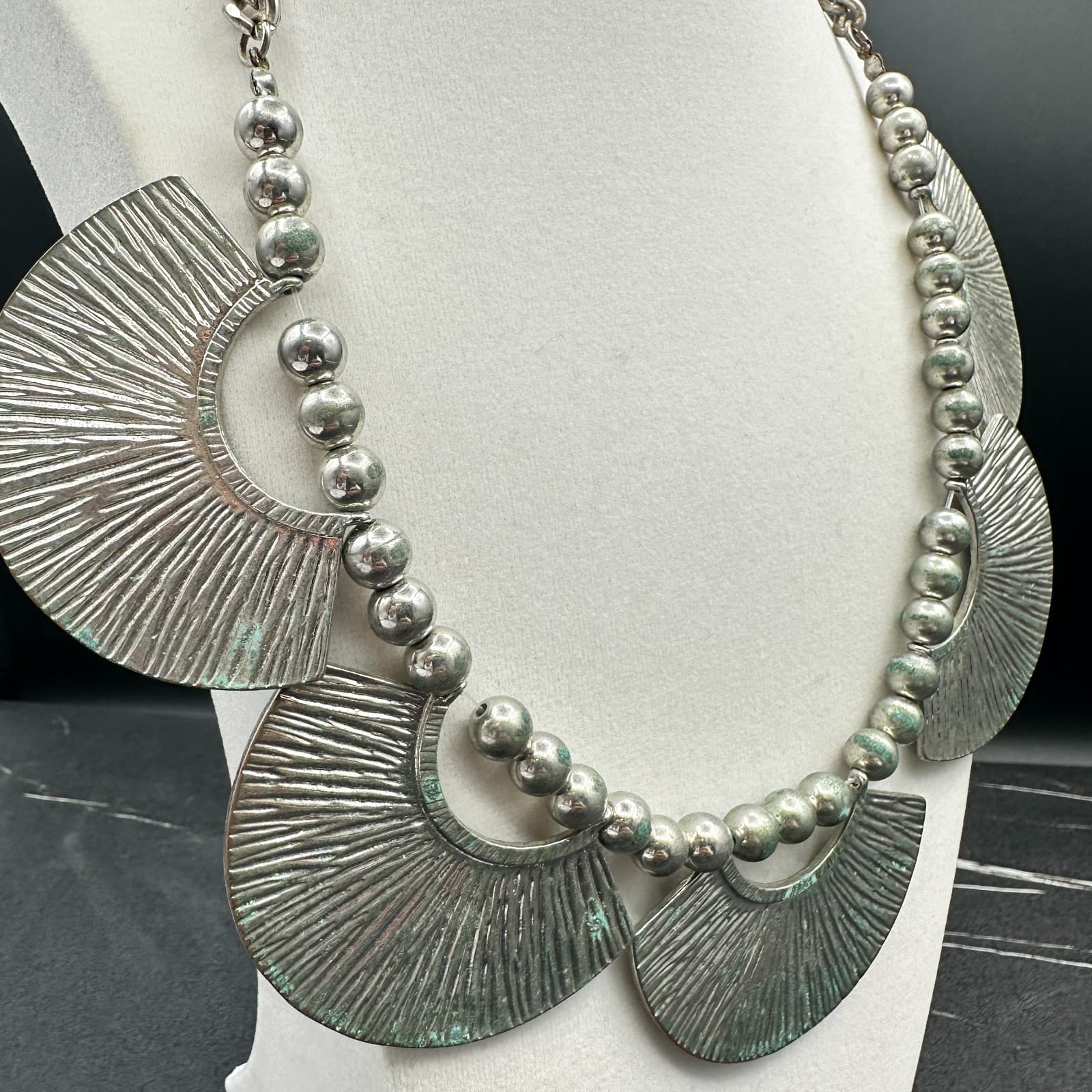 VTG Bib Choker Necklace Distressed Silver Tone Fan Shell Tribal Statement 22 in - Thumbnail 5
