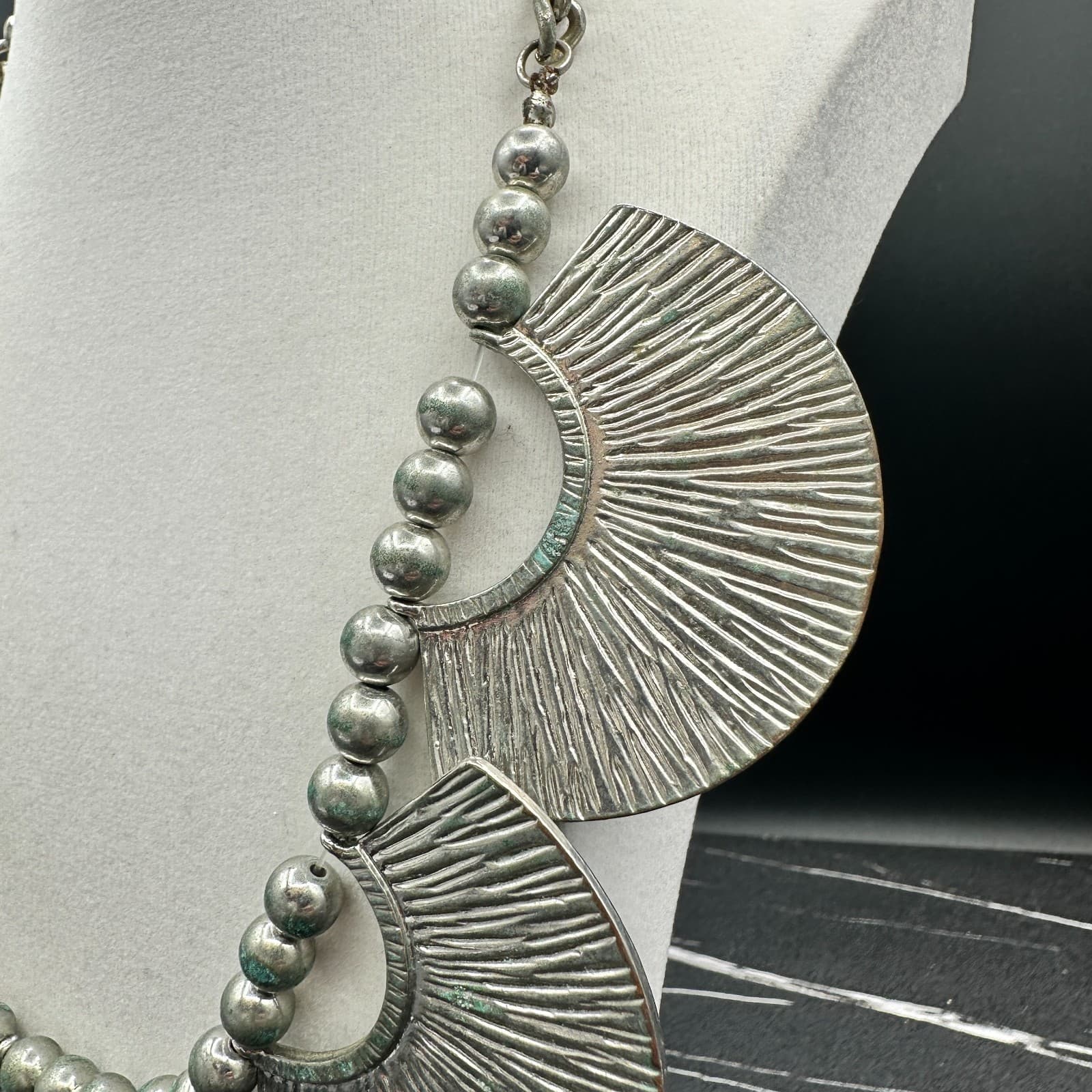 VTG Bib Choker Necklace Distressed Silver Tone Fan Shell Tribal Statement 22 in - Thumbnail 8