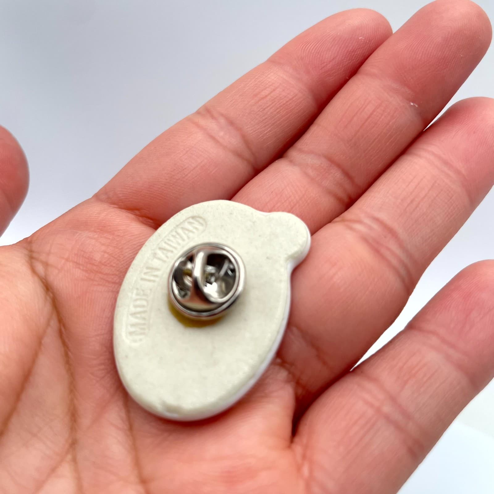 Vintage White Religious Porcelain "Jesus is the Reason for the Season" Lapel Pin - Thumbnail 8