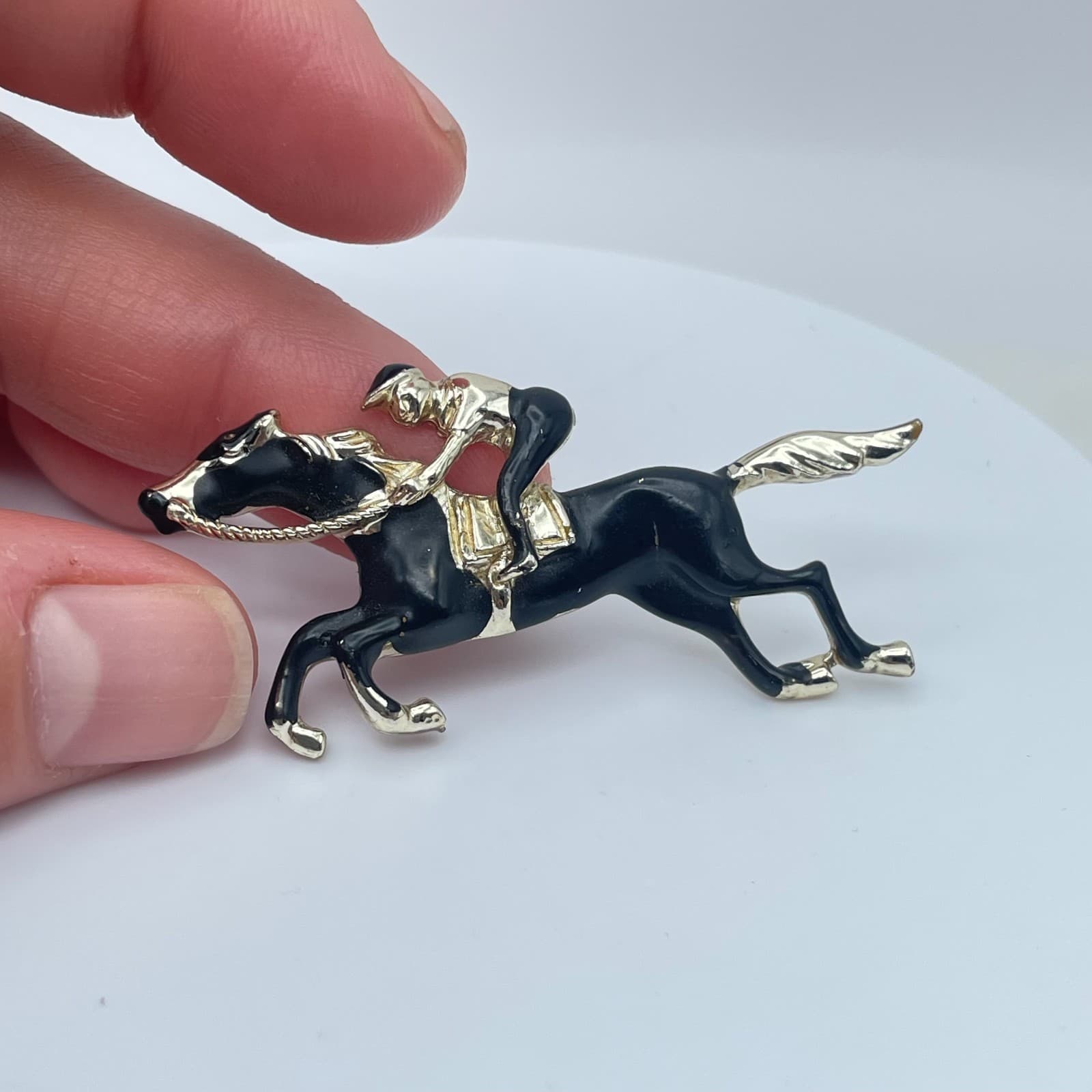 Vintage Y2K Gold Tone Black Enamel Horse and Jockey Badge Classic Jewelry - Thumbnail 3