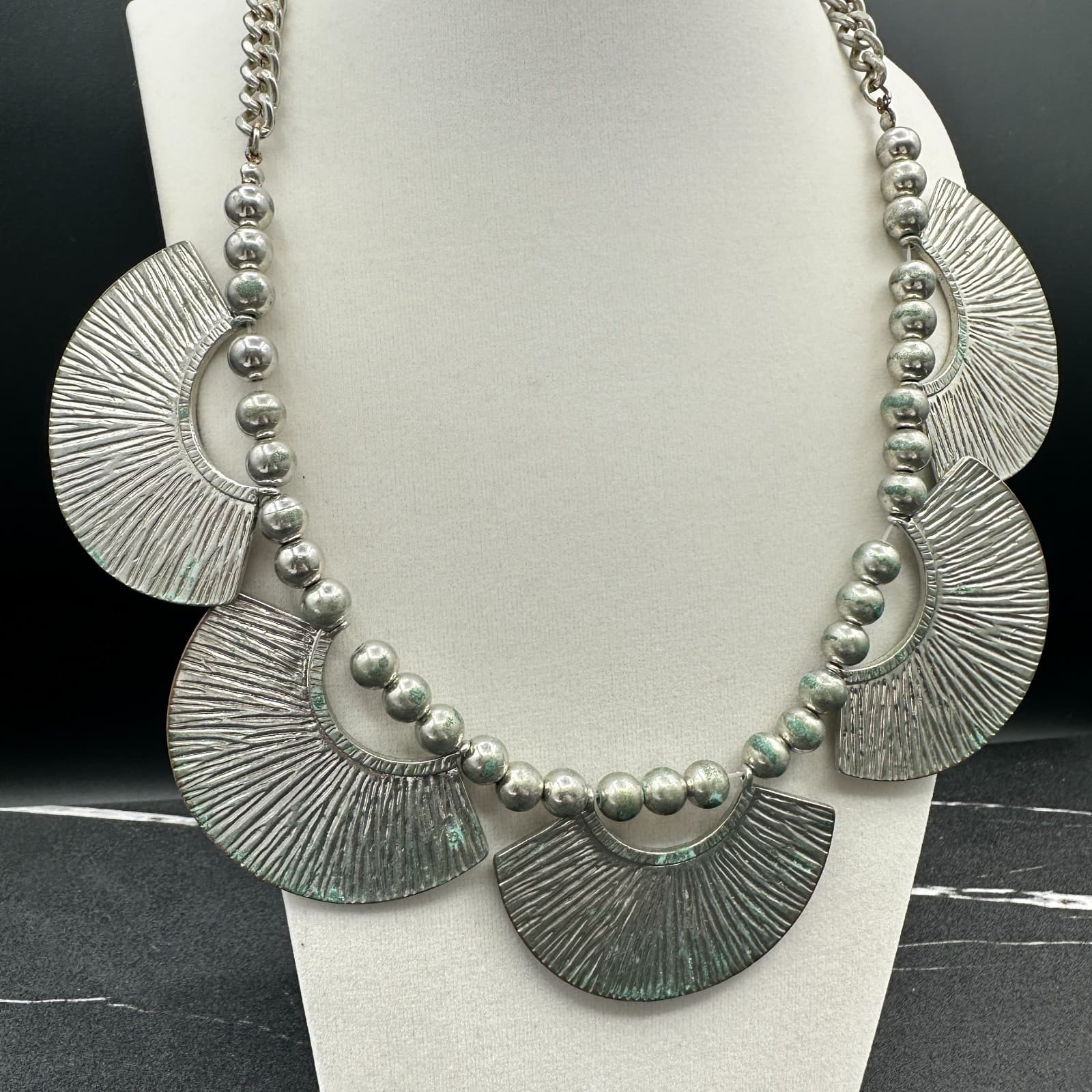 VTG Bib Choker Necklace Distressed Silver Tone Fan Shell Tribal Statement 22 in - Thumbnail 3