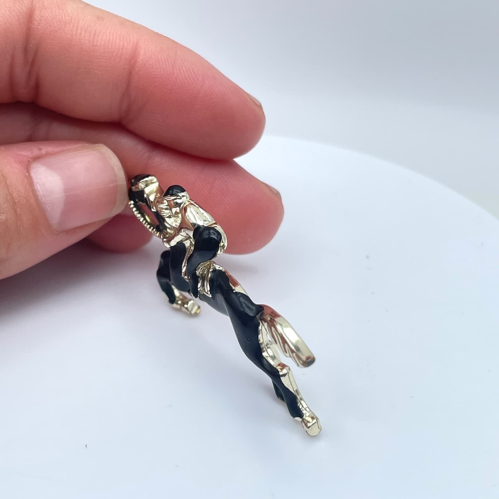 Vintage Y2K Gold Tone Black Enamel Horse and Jockey Badge Classic Jewelry - Thumbnail 4