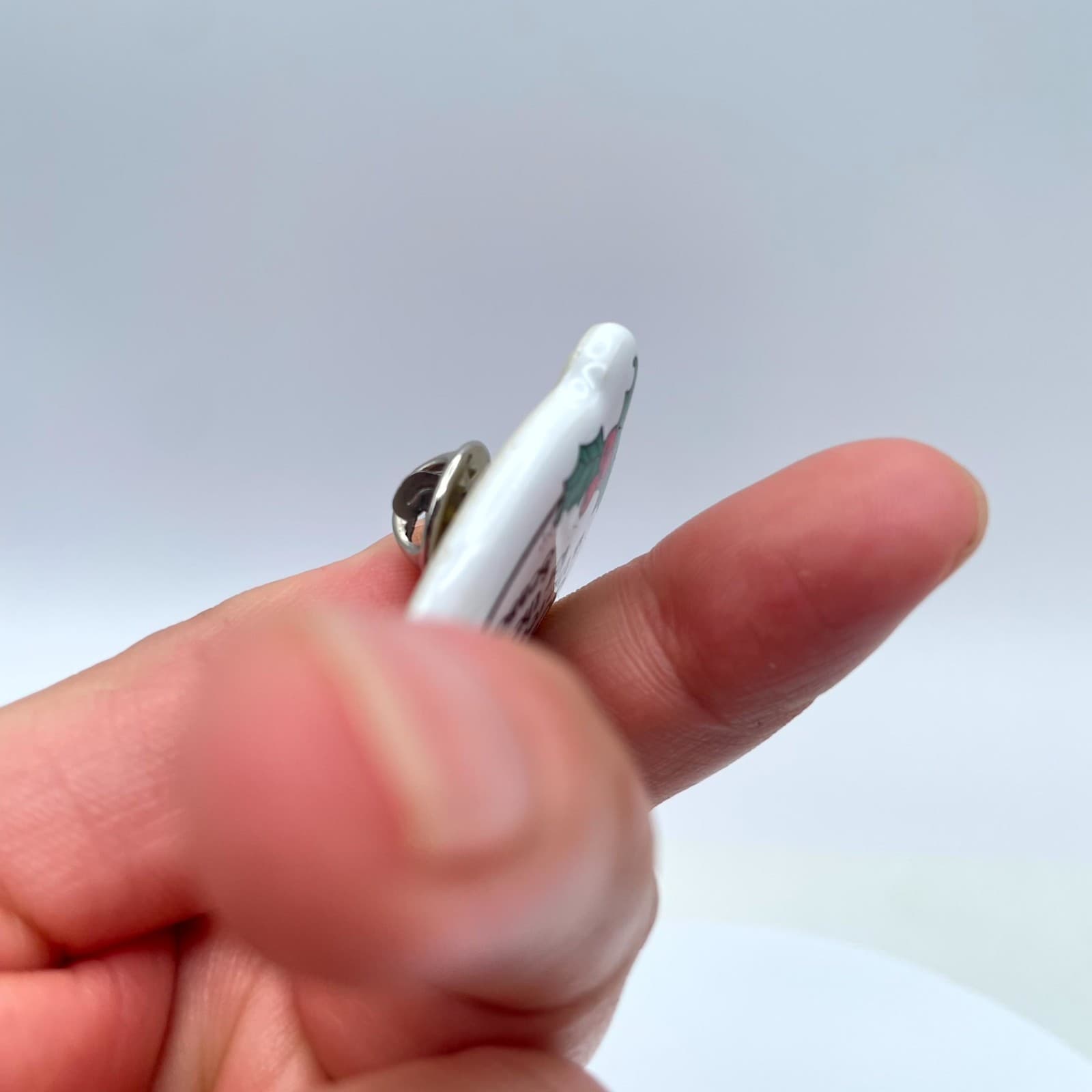 Vintage White Religious Porcelain "Jesus is the Reason for the Season" Lapel Pin - Thumbnail 9