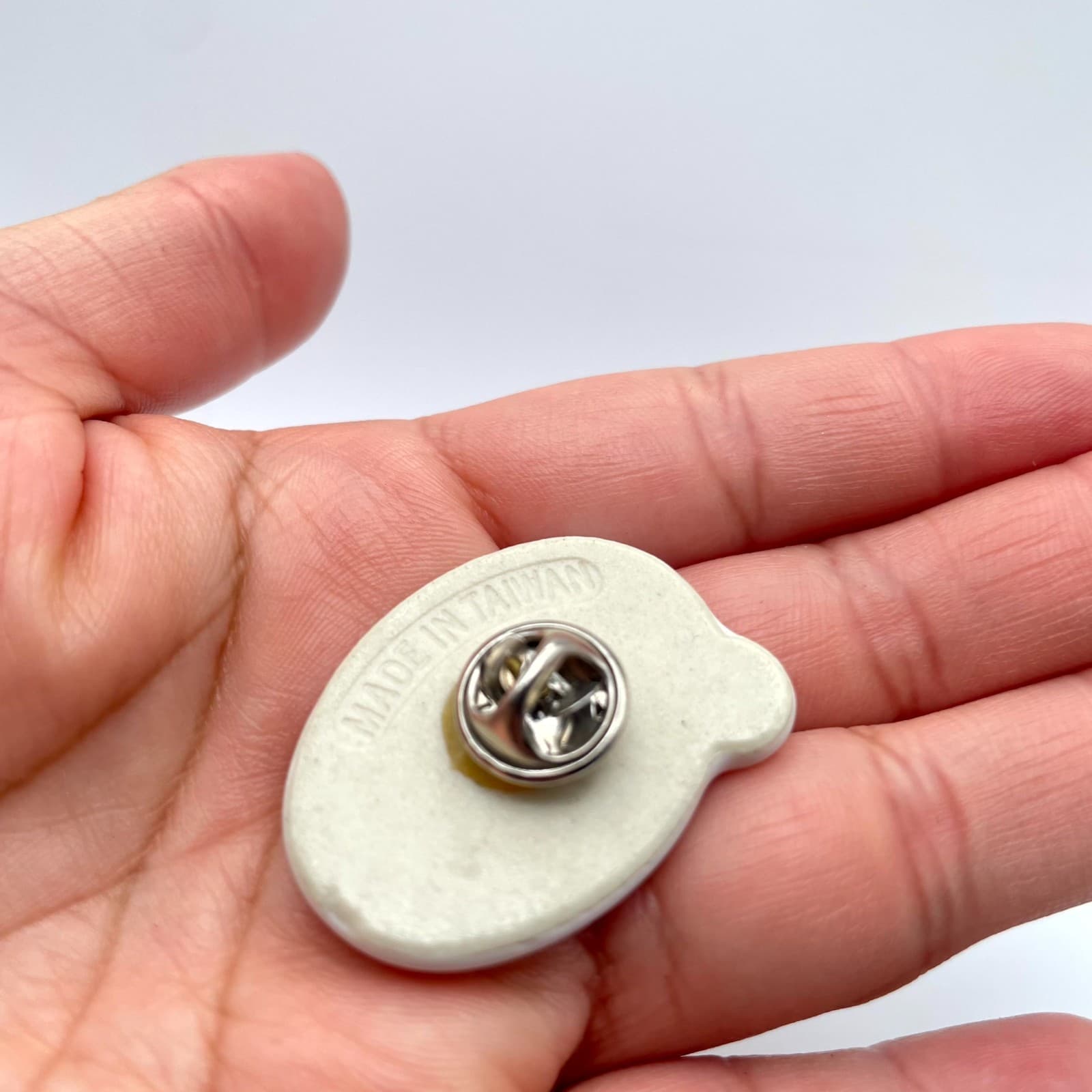 Vintage White Religious Porcelain "Jesus is the Reason for the Season" Lapel Pin - Thumbnail 7